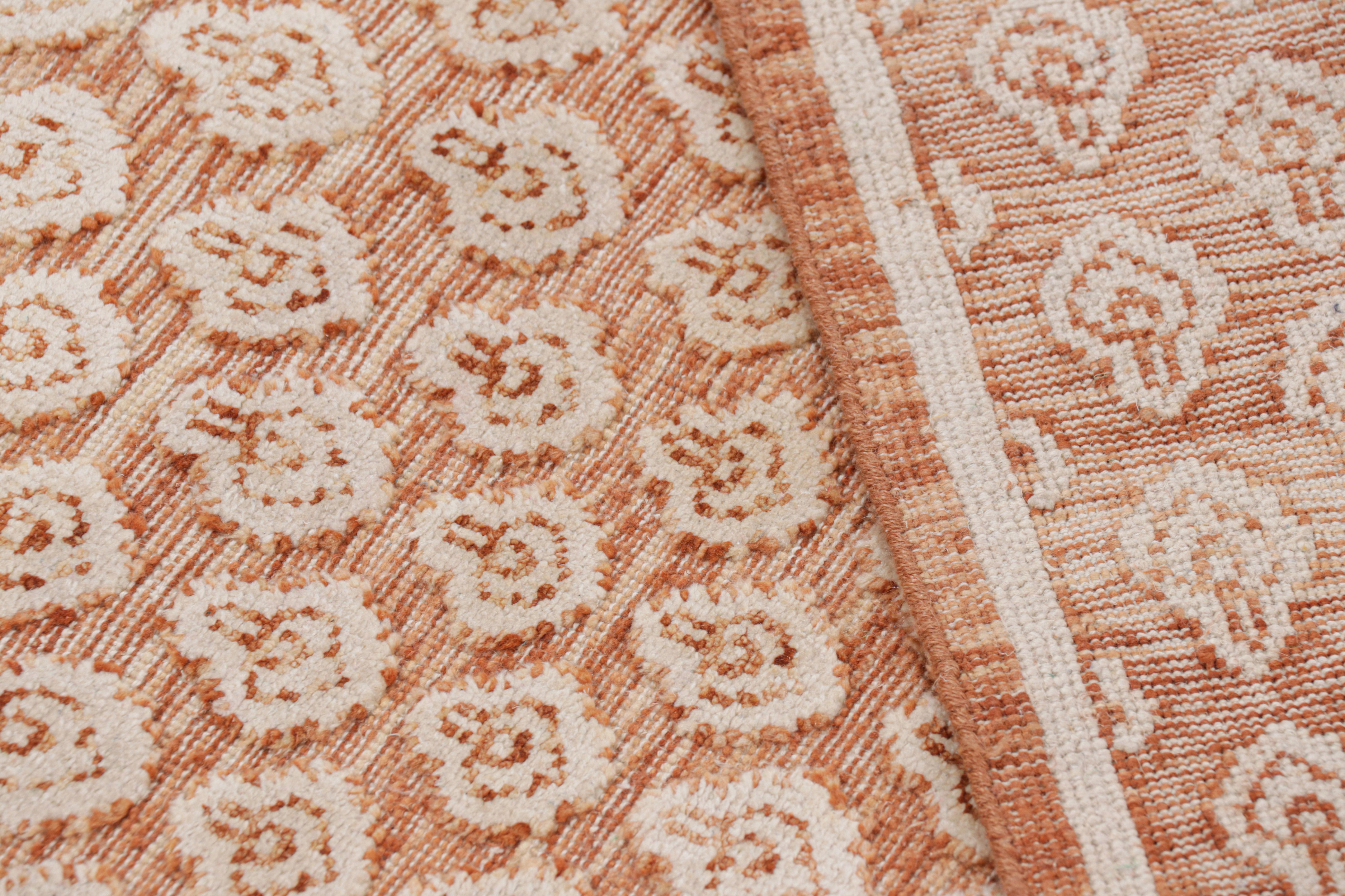 Rug & Kilim's Blockdruck-Läufer in Rot und Rosa mit weißem Blumenmuster (21. Jahrhundert und zeitgenössisch) im Angebot