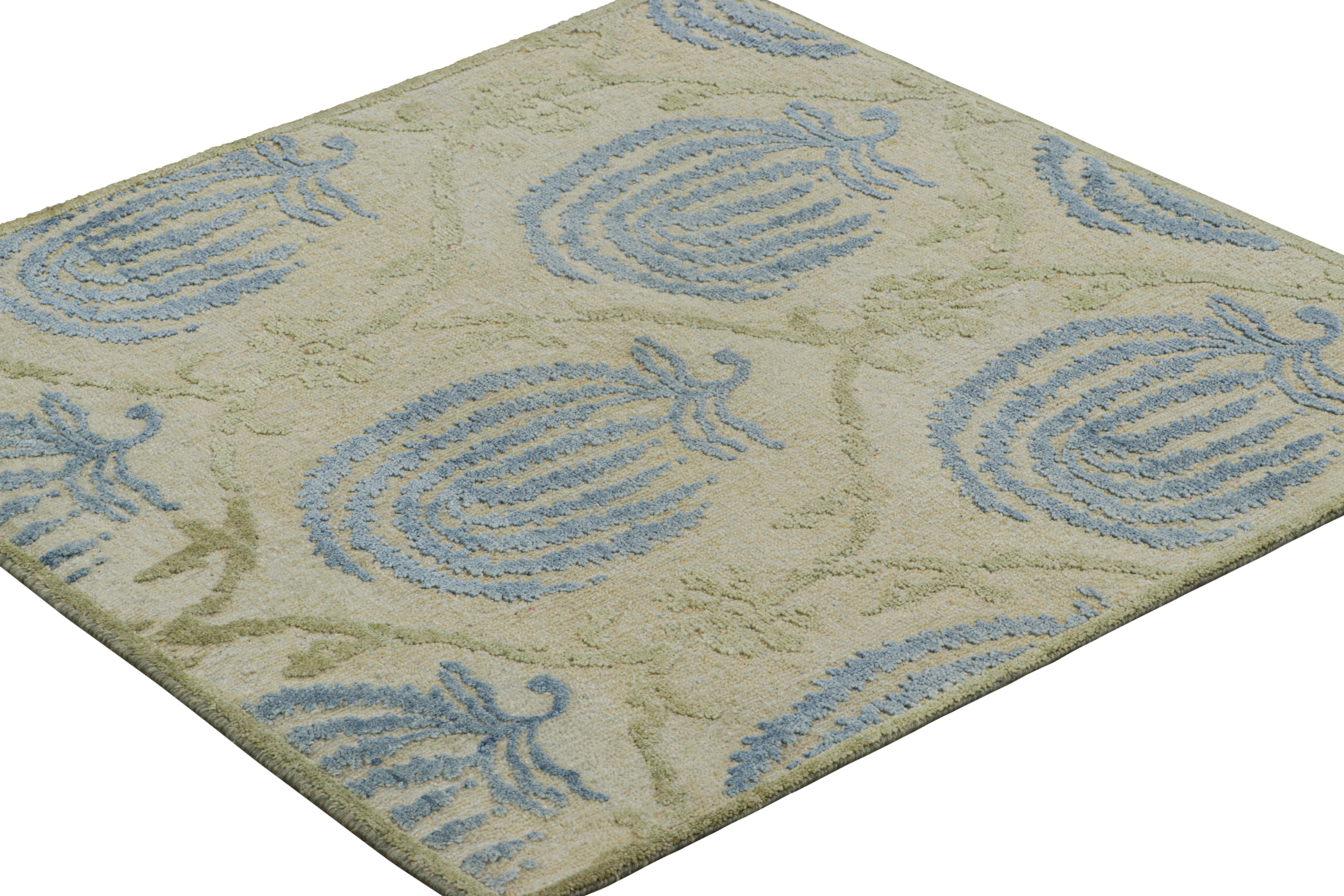 Rug & Kilim's Block Print Quadratischer Teppich mit blauen und grünen Blumenmustern (Moderne) im Angebot