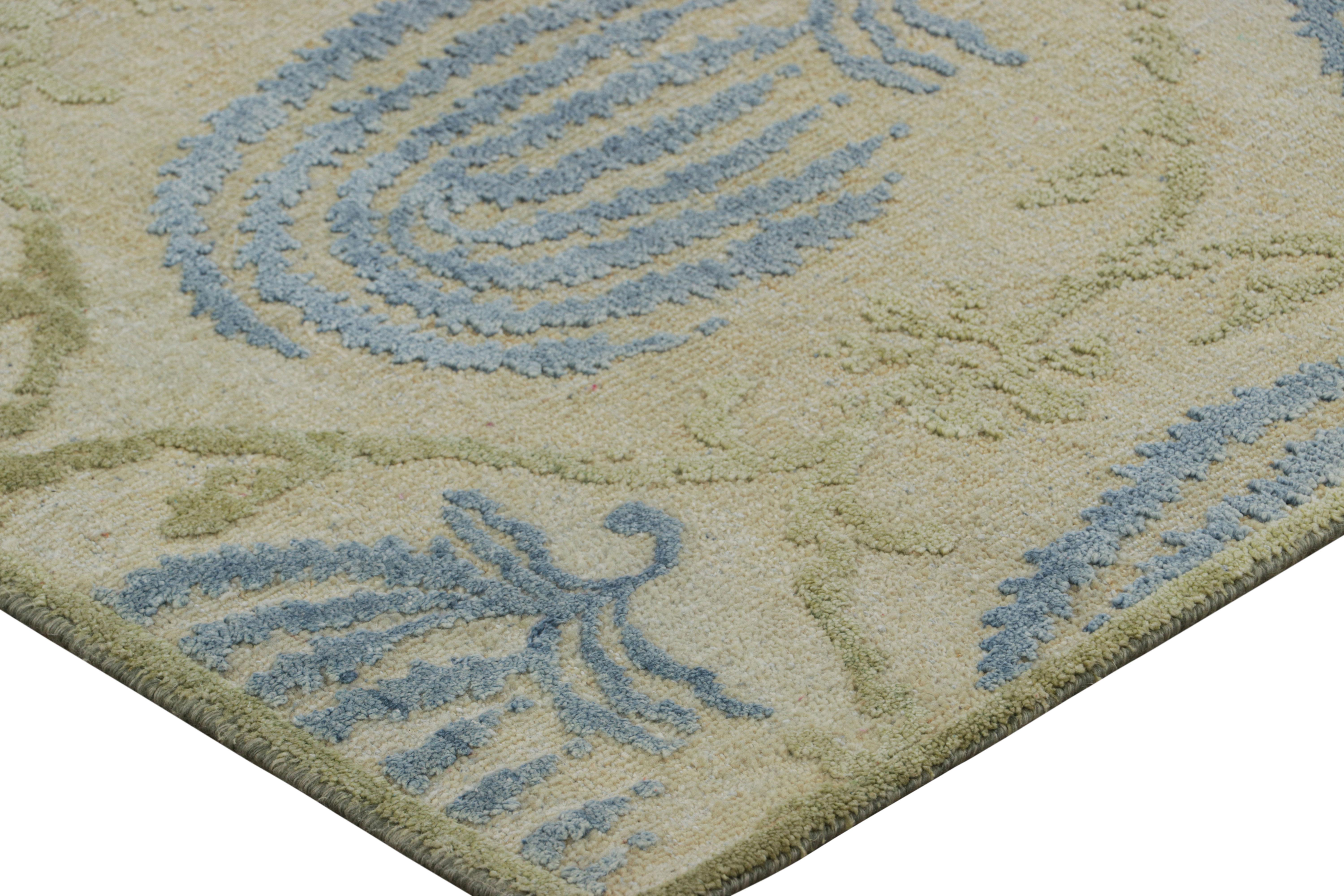 Rug & Kilim's Block Print Quadratischer Teppich mit blauen und grünen Blumenmustern (Handgeknüpft) im Angebot