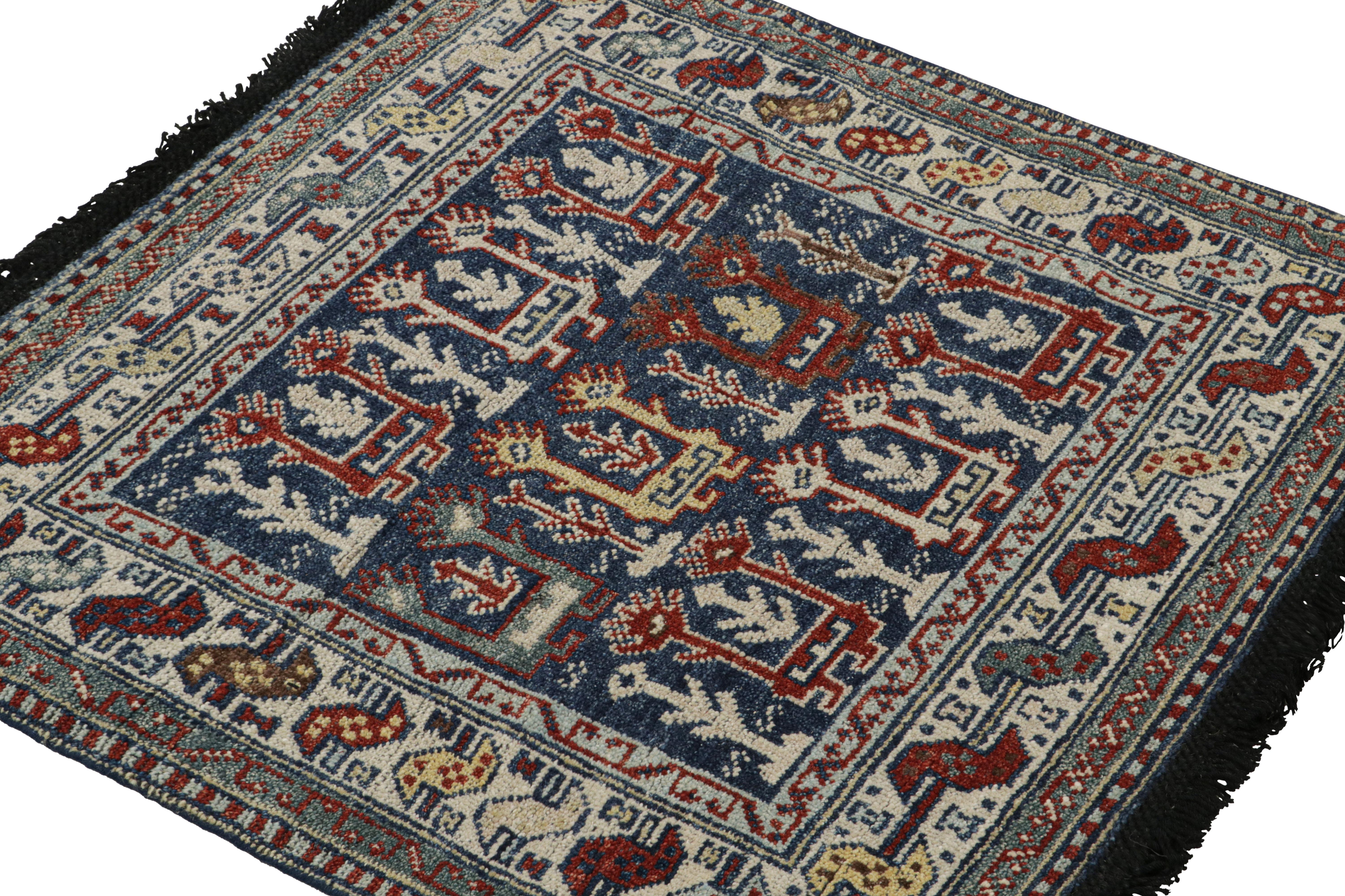 Inspiré par d'anciens tapis tribaux à l'esthétique similaire, tels que les tapis caucasiens Kuba et certains tapis persans, ce tapis carré 3x3 de notre collection Burano est noué à la main en laine Ghazni. 

Sur le Design : 

Particulièrement