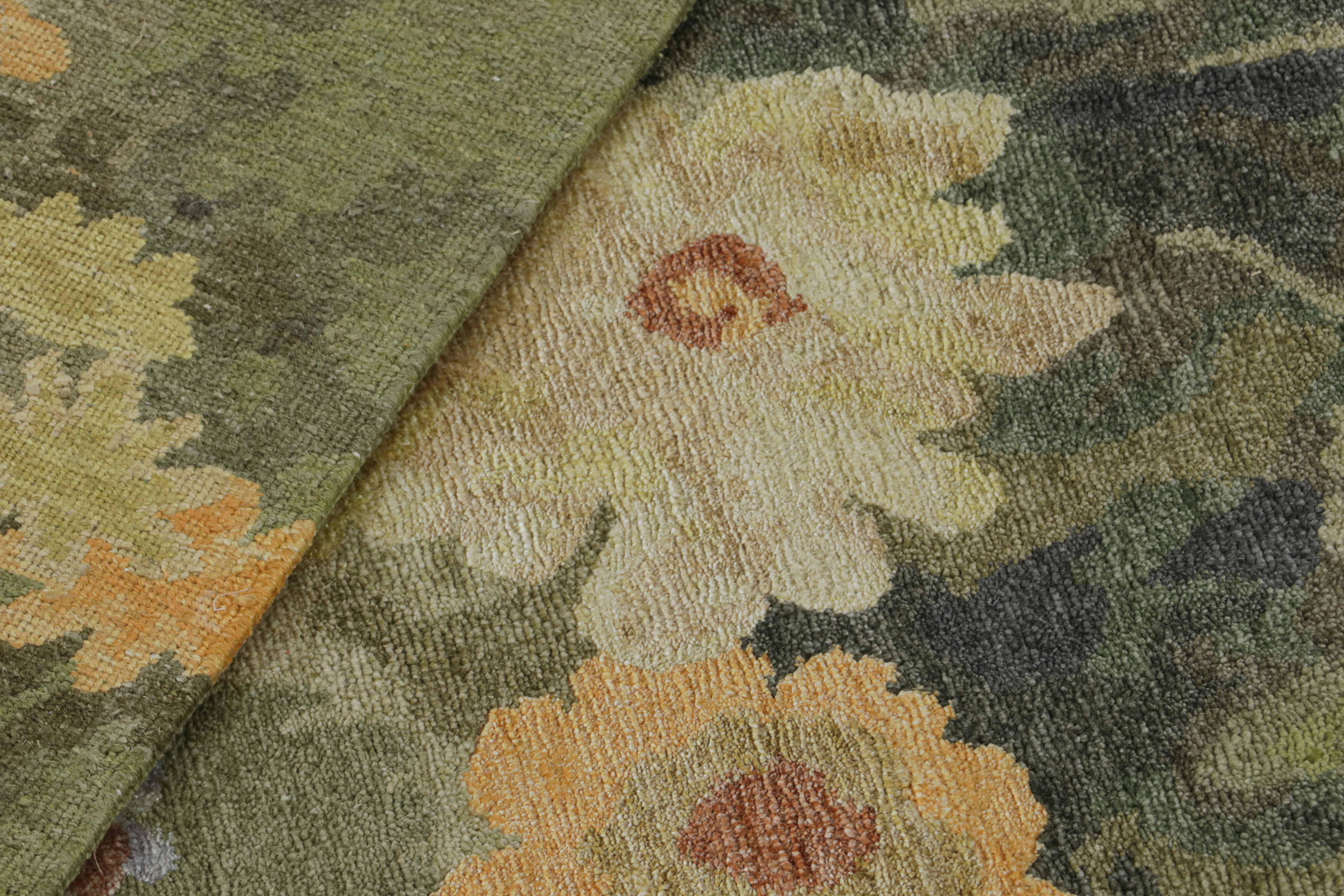 Tappeto botanico Rug & Kilim in verde con motivi floreali - 