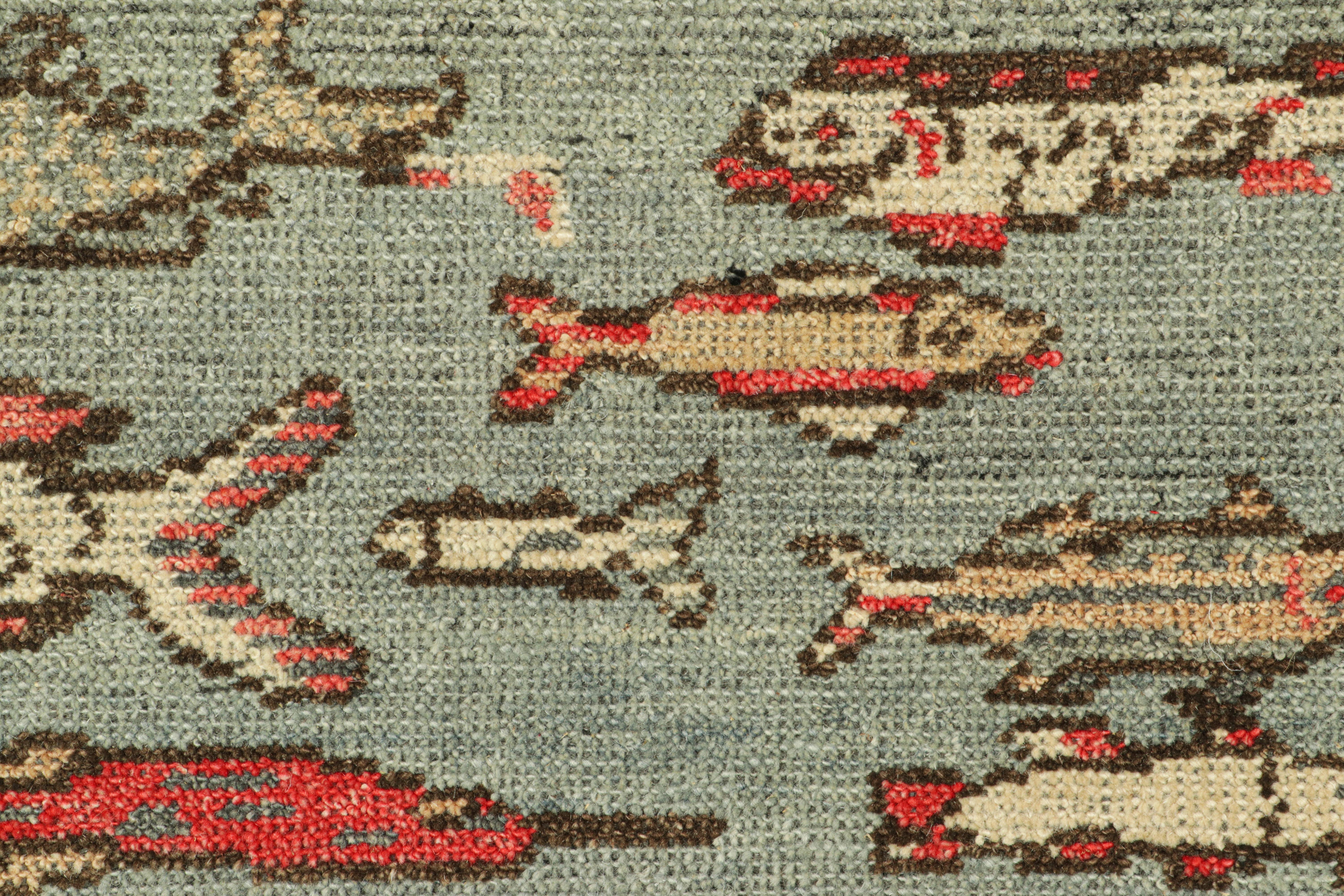 Indiano Rug & Kilim è un campione di tappeto Burano personalizzato in blu con pesci colorati. in vendita