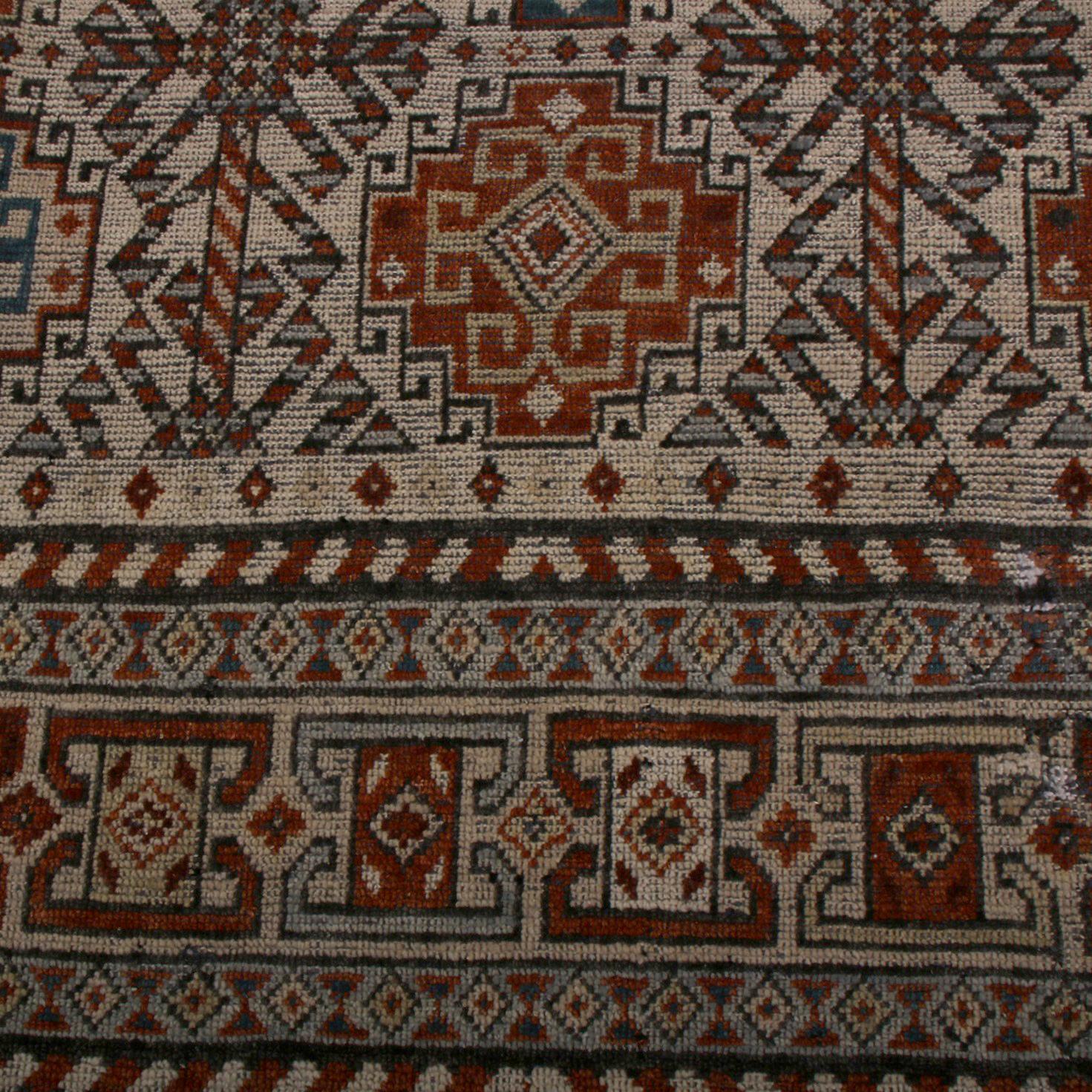 Teppich & Kilims Burano Qashqai-Stil Geometrischer Beige-Brauner Wollteppich (Stammeskunst) im Angebot