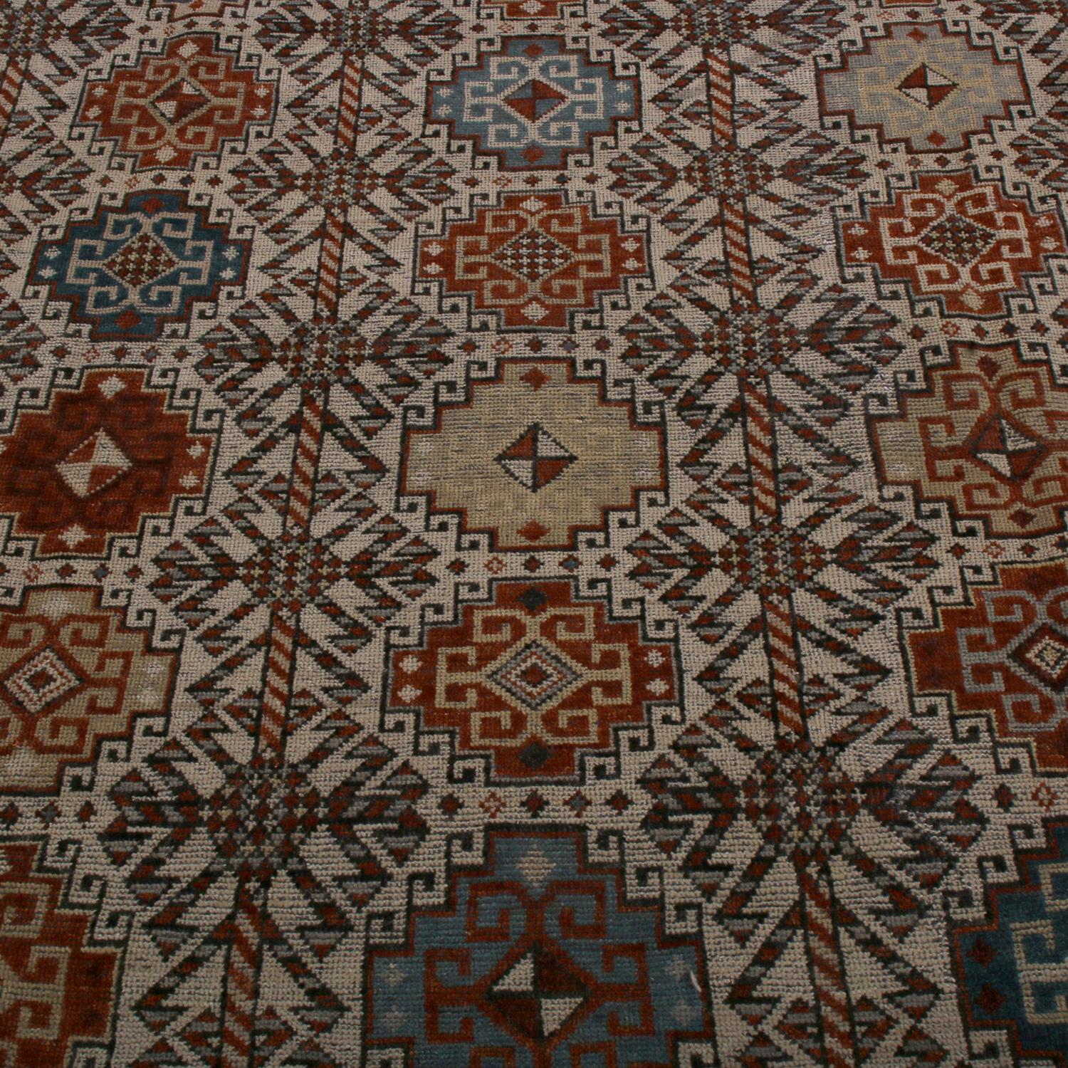 Teppich & Kilims Burano Qashqai-Stil Geometrischer Beige-Brauner Wollteppich (Indisch) im Angebot