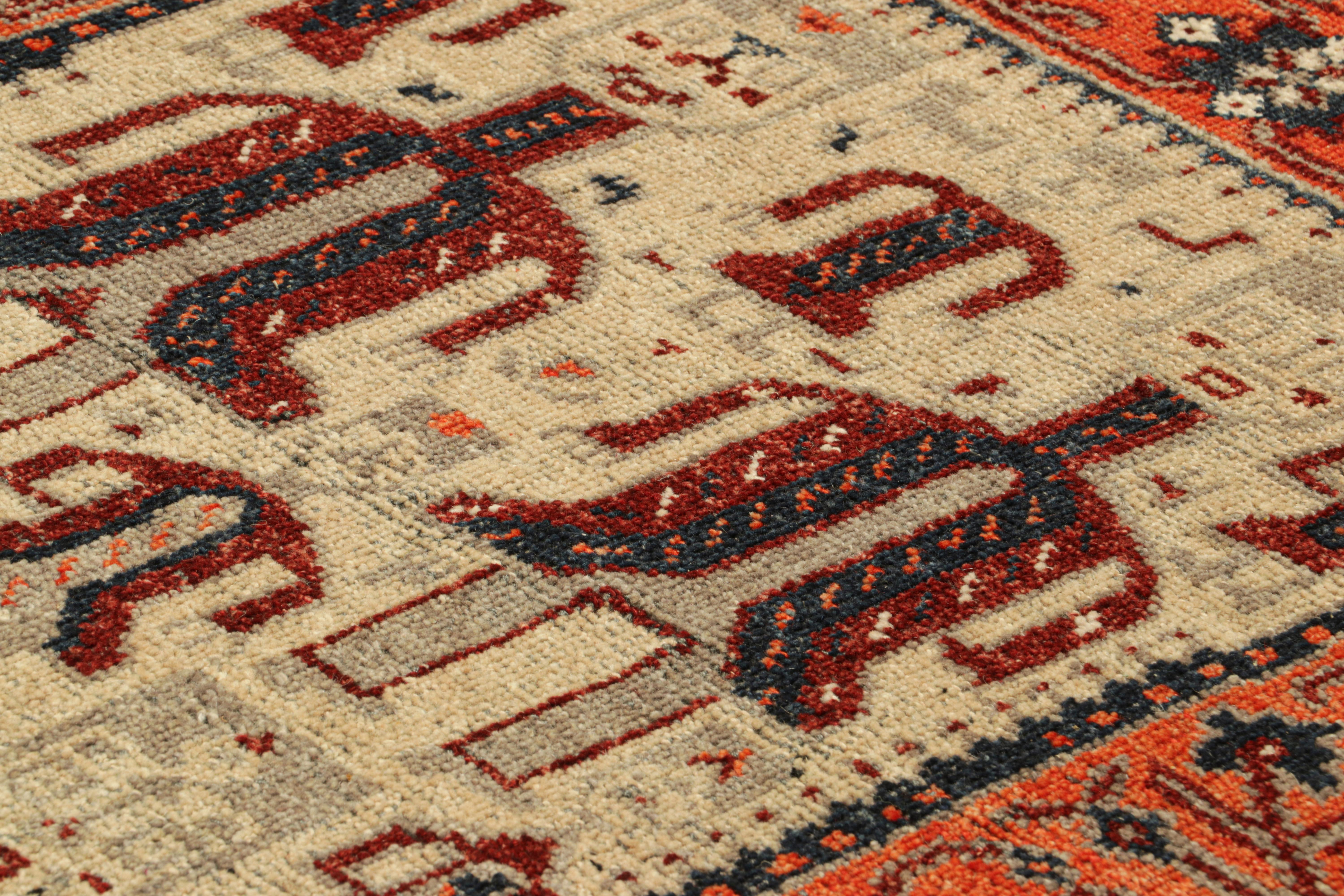 Dieser moderne Teppich 3x4 ist ein großartiger Neuzugang in der Burano Collection'S von Rug & Kilim. Das aus Ghazni-Wolle handgeknüpfte Muster zeigt menschliche Darstellungen im Feld und florale Muster in der Bordüre.  

Über das Design: 

Kenner