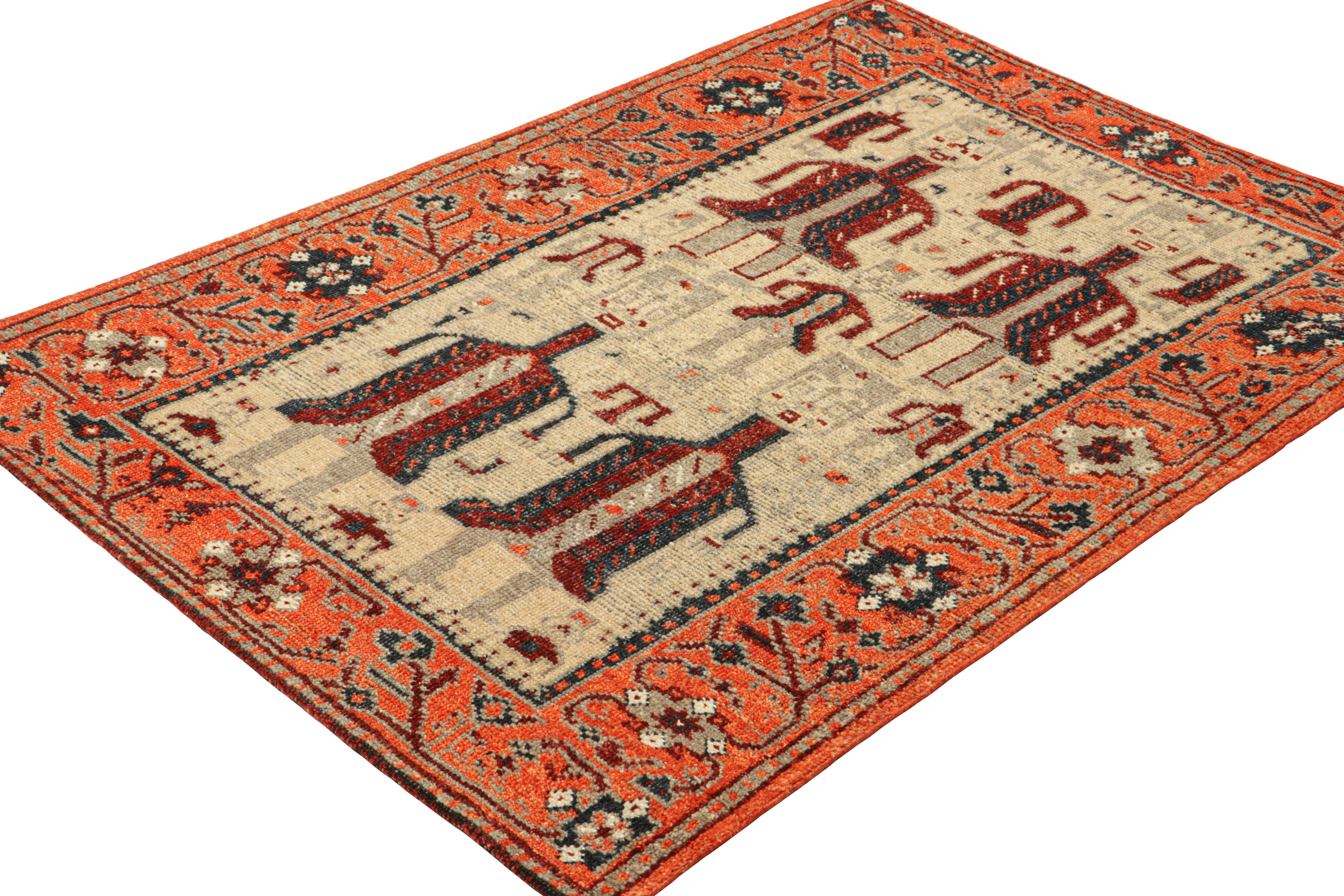 Indiano Tappeto Burano di Rug & Kilim in beige con pitture umane e motivi floreali in vendita