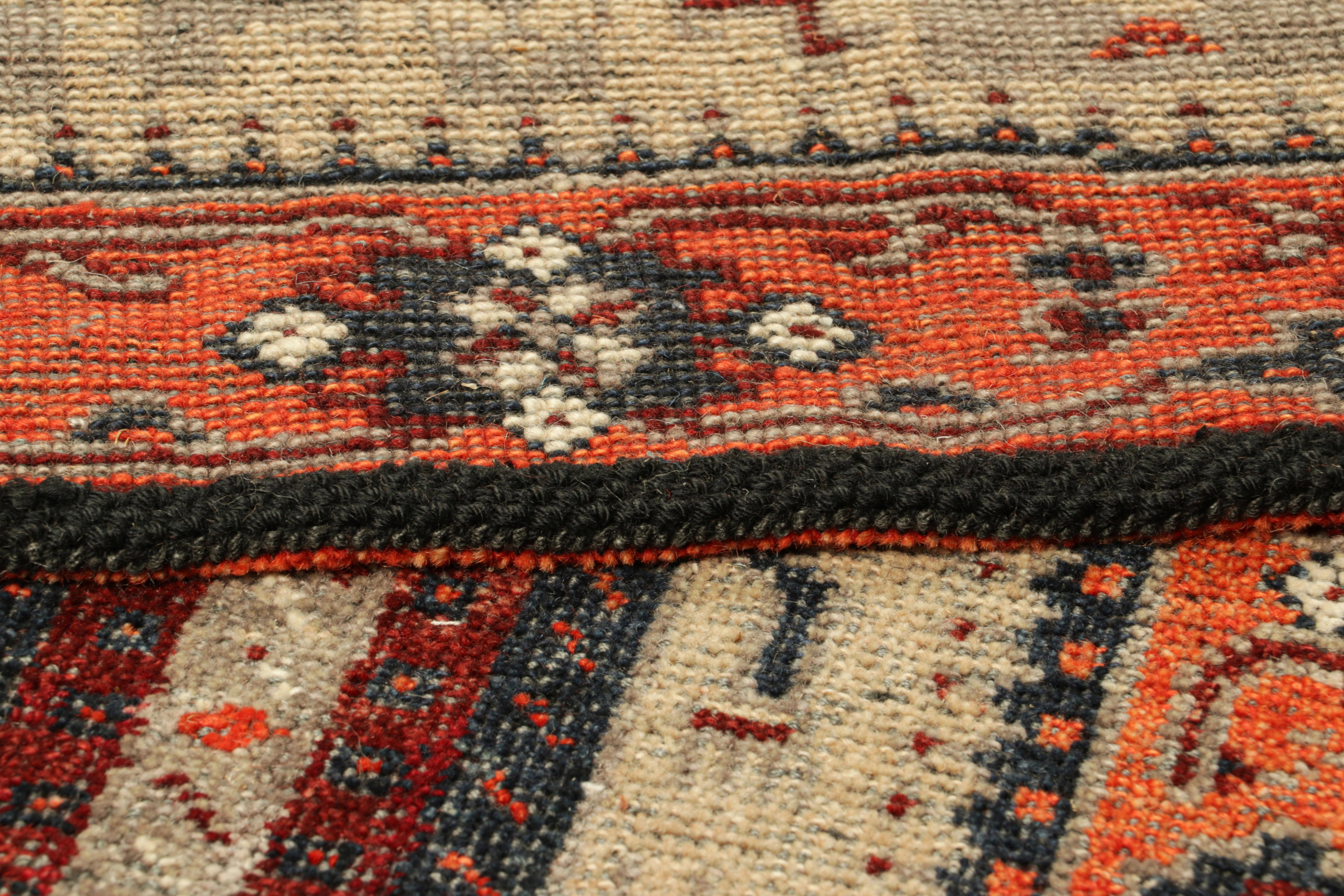 XXI secolo e contemporaneo Tappeto Burano di Rug & Kilim in beige con pitture umane e motivi floreali in vendita