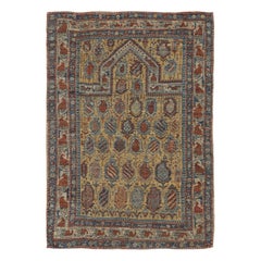 Tapis d
inspiration caucasienne de Rug 
Kilim avec des motifs or et rouille en forme de marguerite