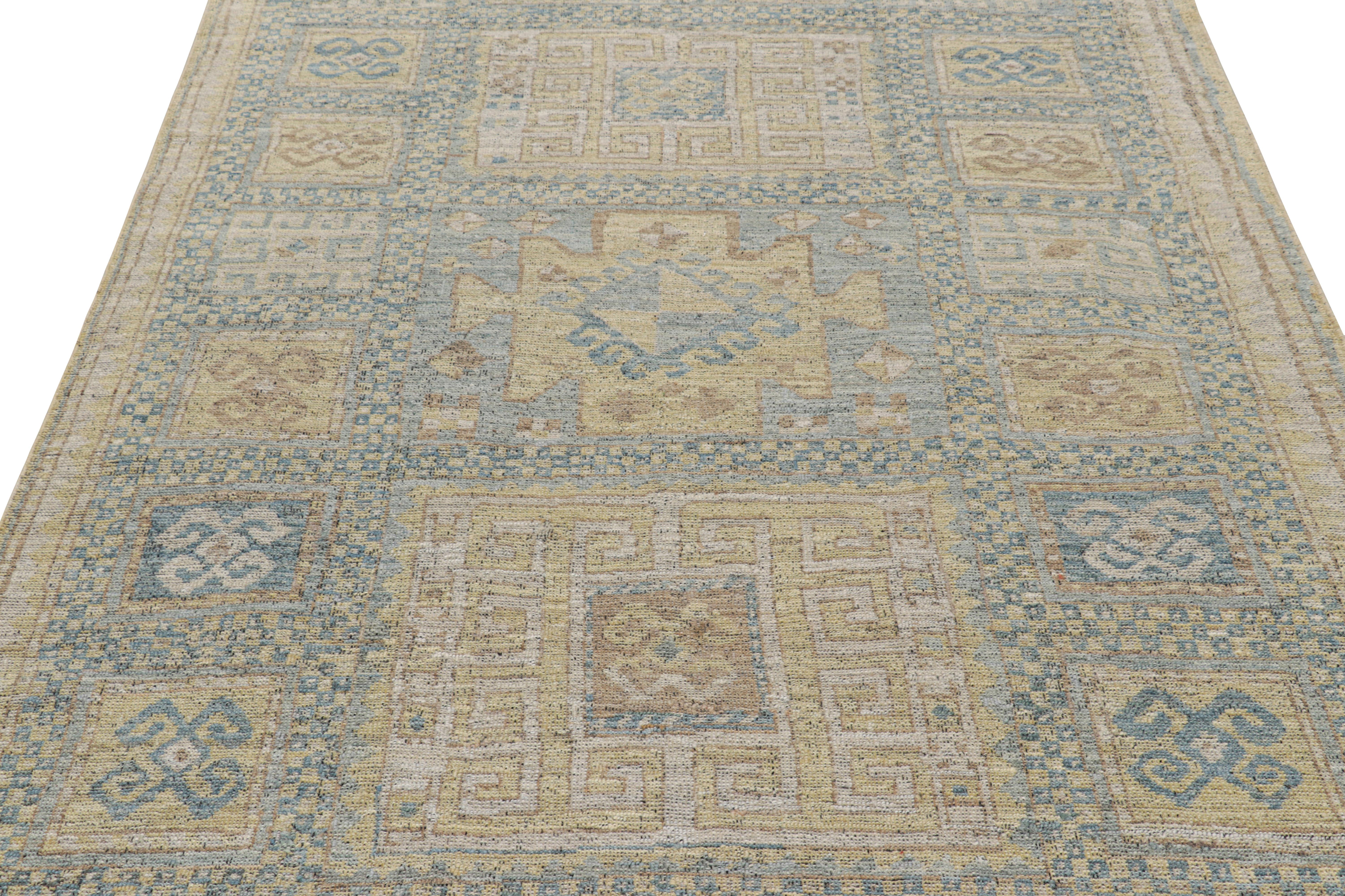 Noué à la main dans un mélange spécial de laine de Ghazni, ce tapis 5x6 de la Collectional Burano de Rug & Kilim s'inspire des anciens tapis caucasiens du début du siècle d'origine kazakhe. 

Sur le Design : 

Les admirateurs de l'artisanat