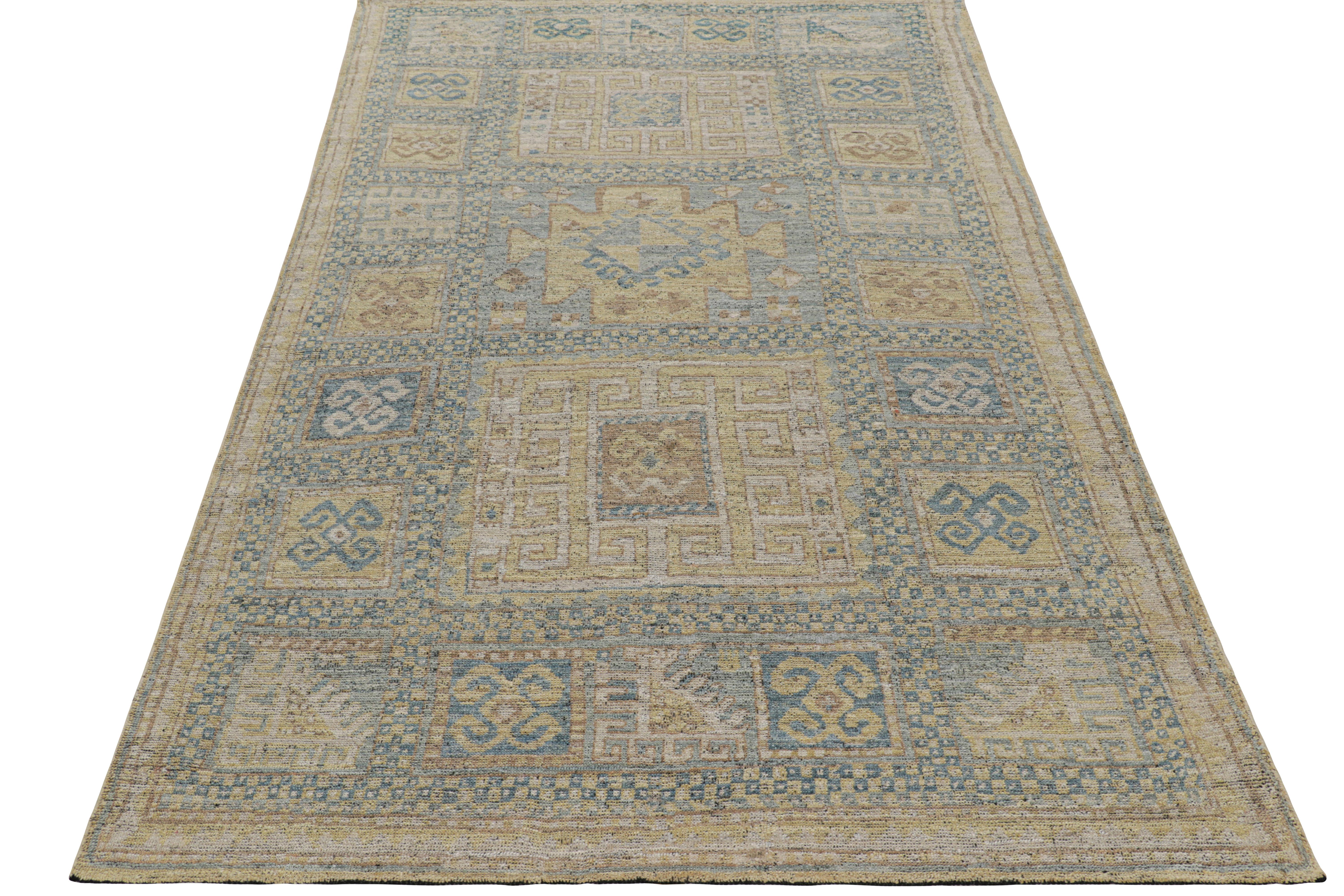 Indien Rug & Kilim's Caucasian Kazak Style Rug in Blue with Geometric Patterns (tapis caucasien de style kazak en bleu avec des motifs géométriques) en vente