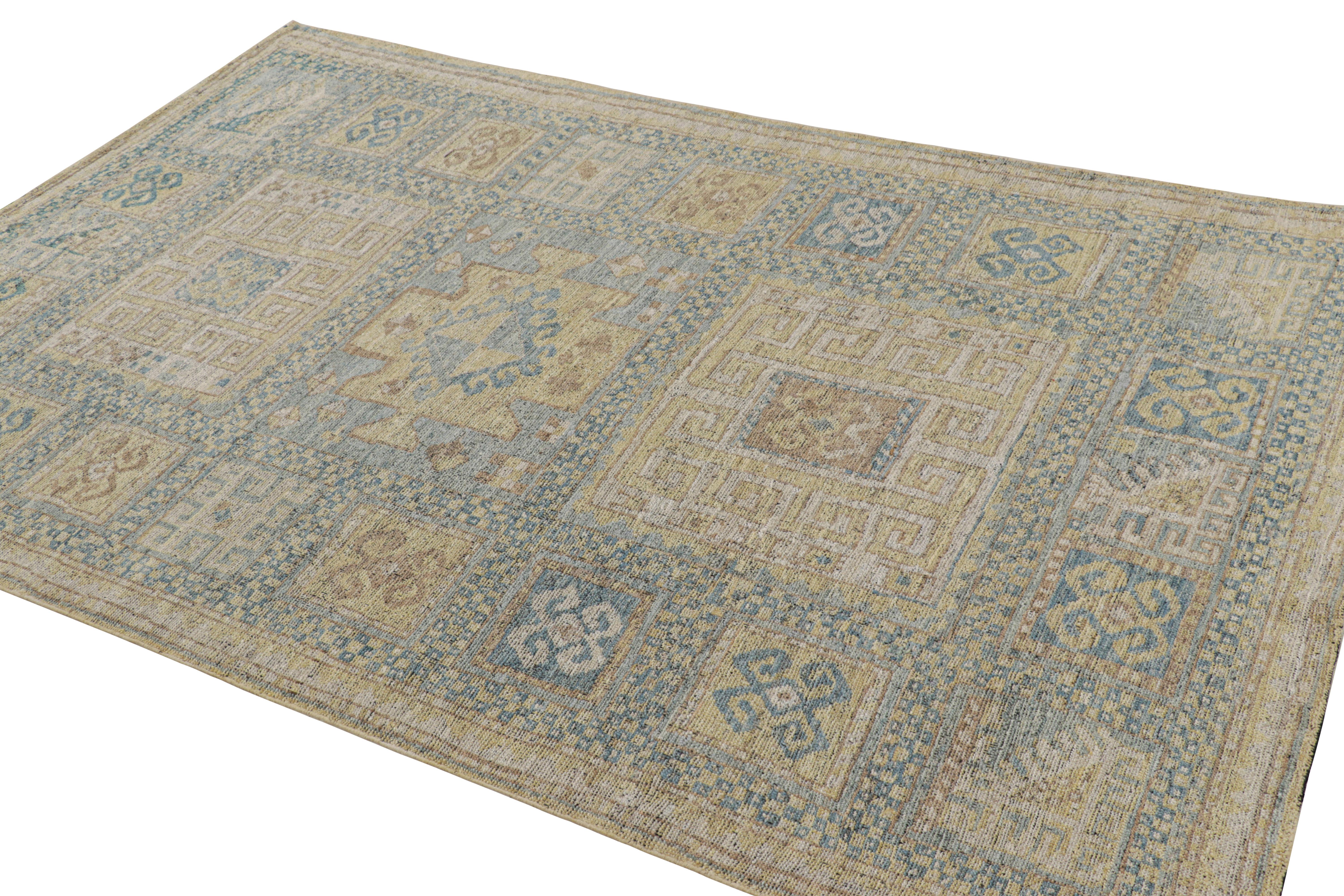 Noué à la main Rug & Kilim's Caucasian Kazak Style Rug in Blue with Geometric Patterns (tapis caucasien de style kazak en bleu avec des motifs géométriques) en vente