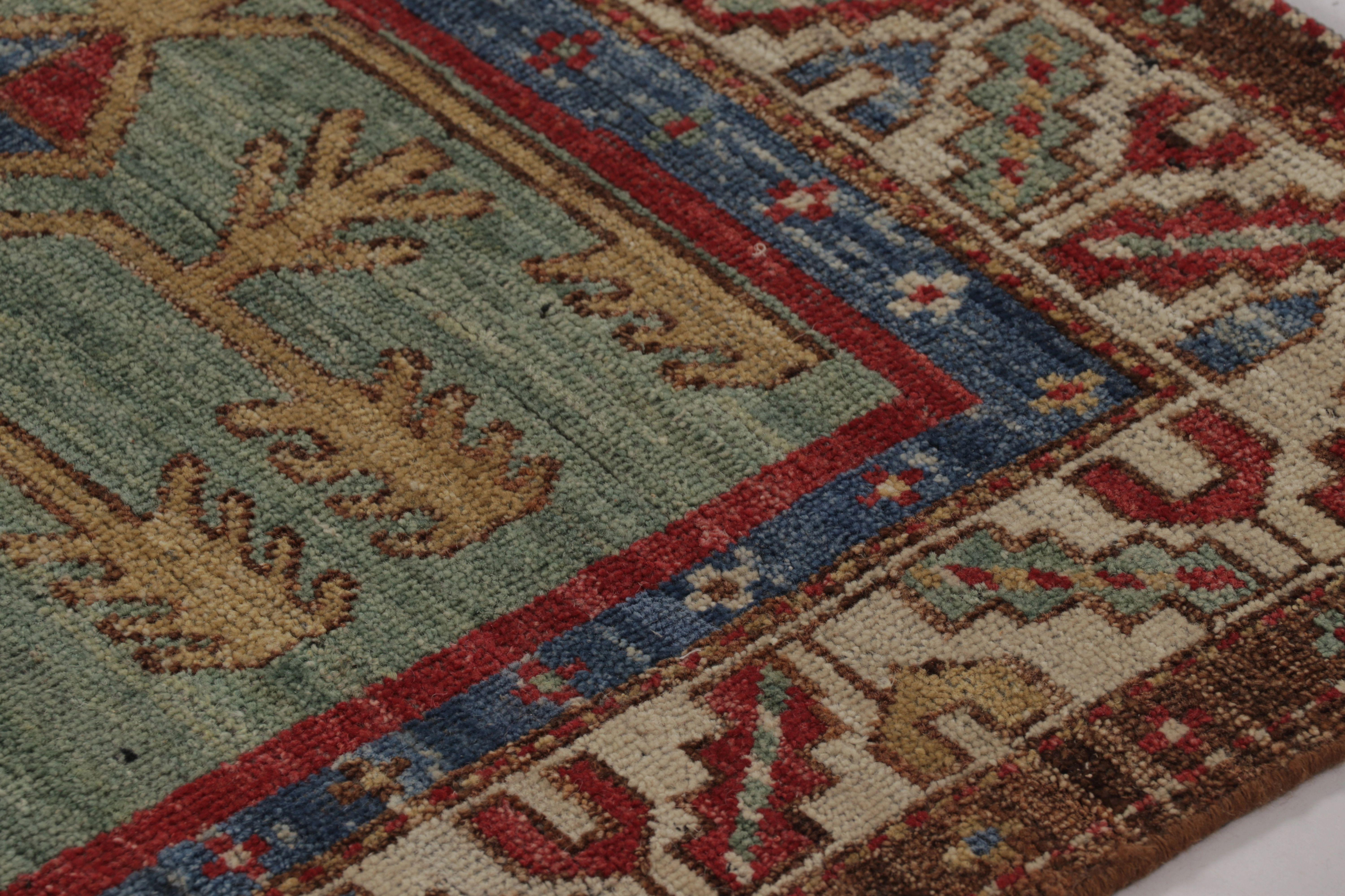 Anudada a mano con una mezcla especial de lana de Ghazni, esta alfombra de 3x4 de la colección Burano de Rug & Kilim se inspira en el diseño de las alfombras antiguas caucásicas de mediados del siglo XIX, en particular las de origen kuba.

Sobre el