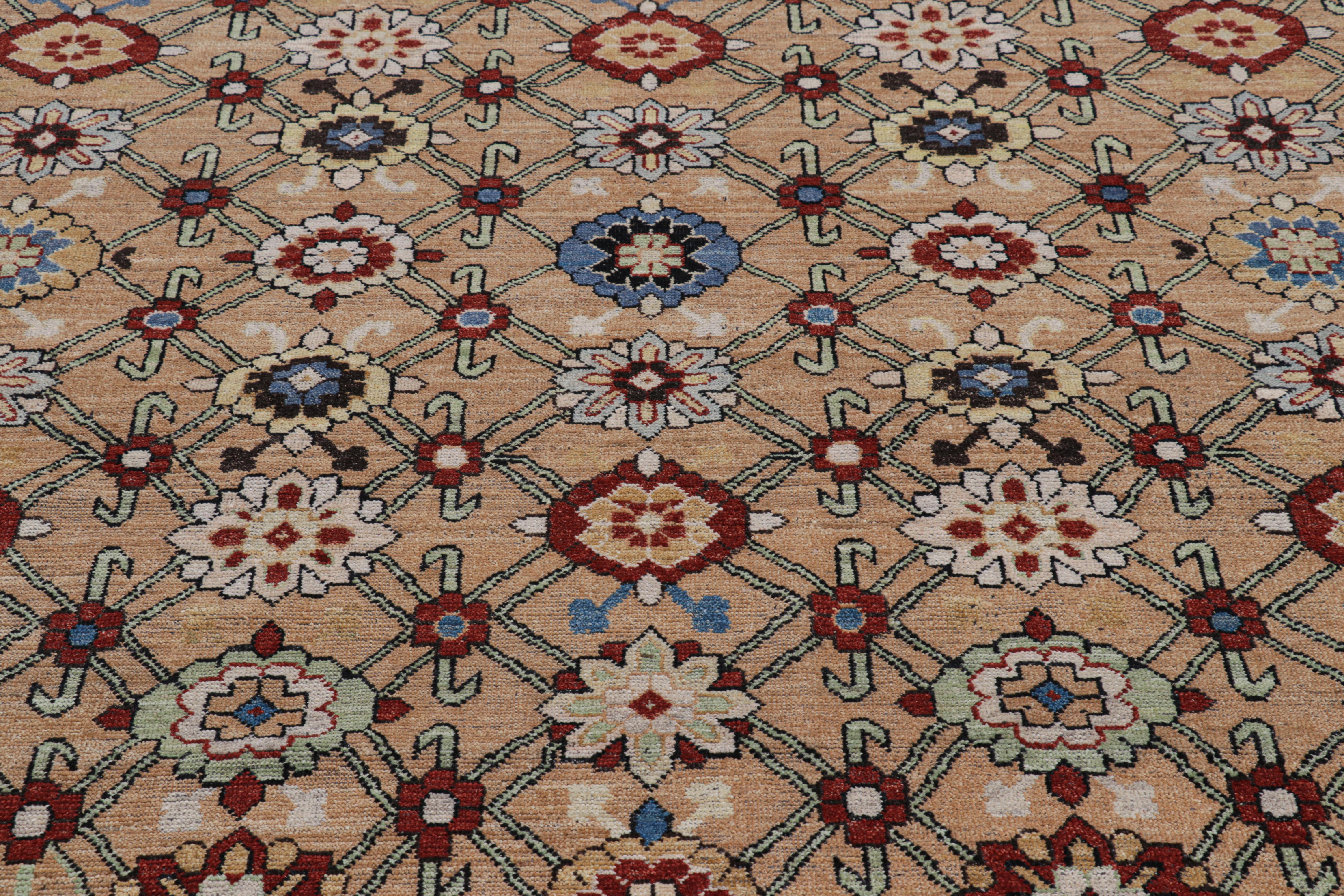 Rug & Kilim è un tappeto caucasico in stile Kuba, di colore beige-marrone con motivi floreali. In condizioni Nuovo in vendita a Long Island City, NY