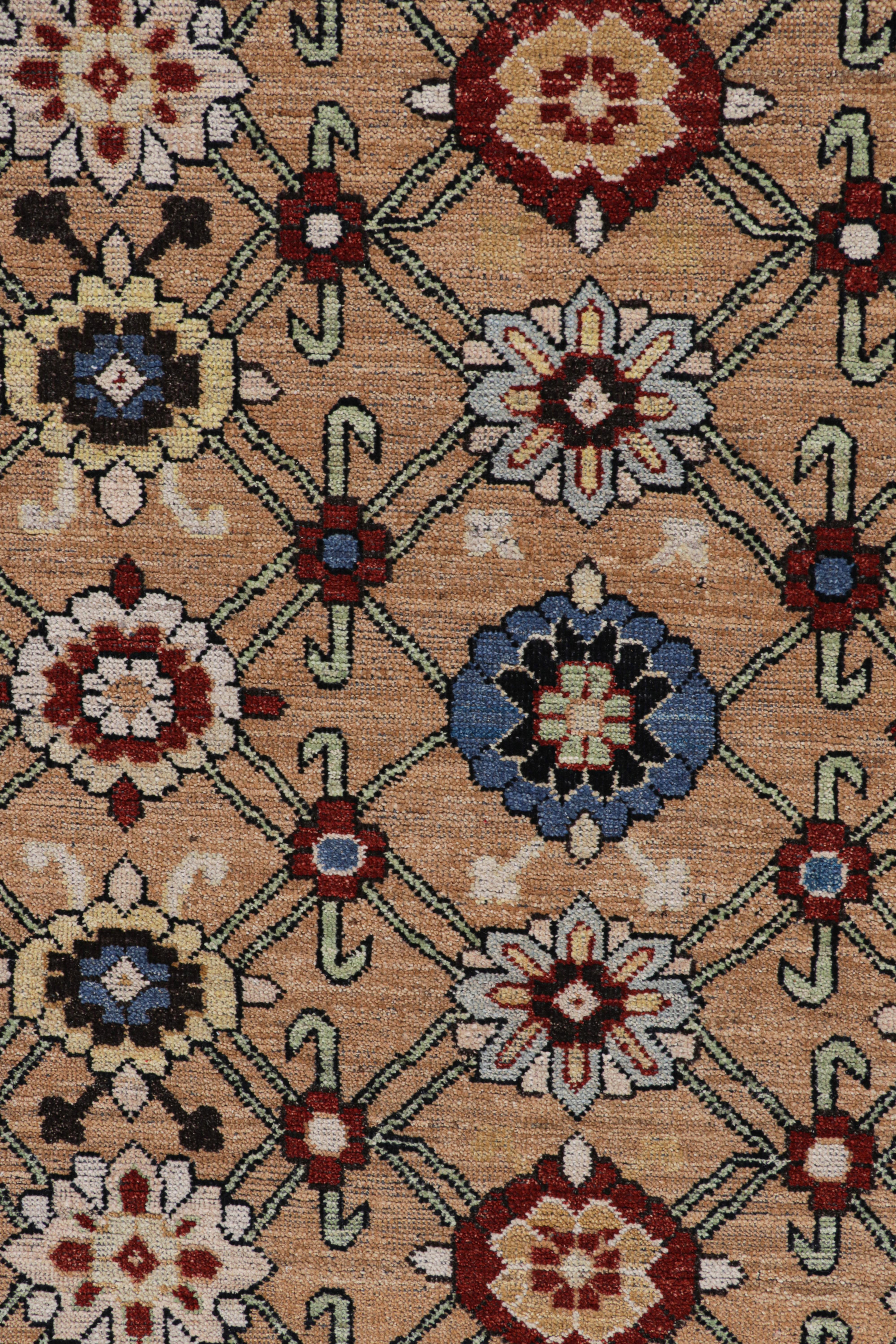 XXI secolo e contemporaneo Rug & Kilim è un tappeto caucasico in stile Kuba, di colore beige-marrone con motivi floreali. in vendita