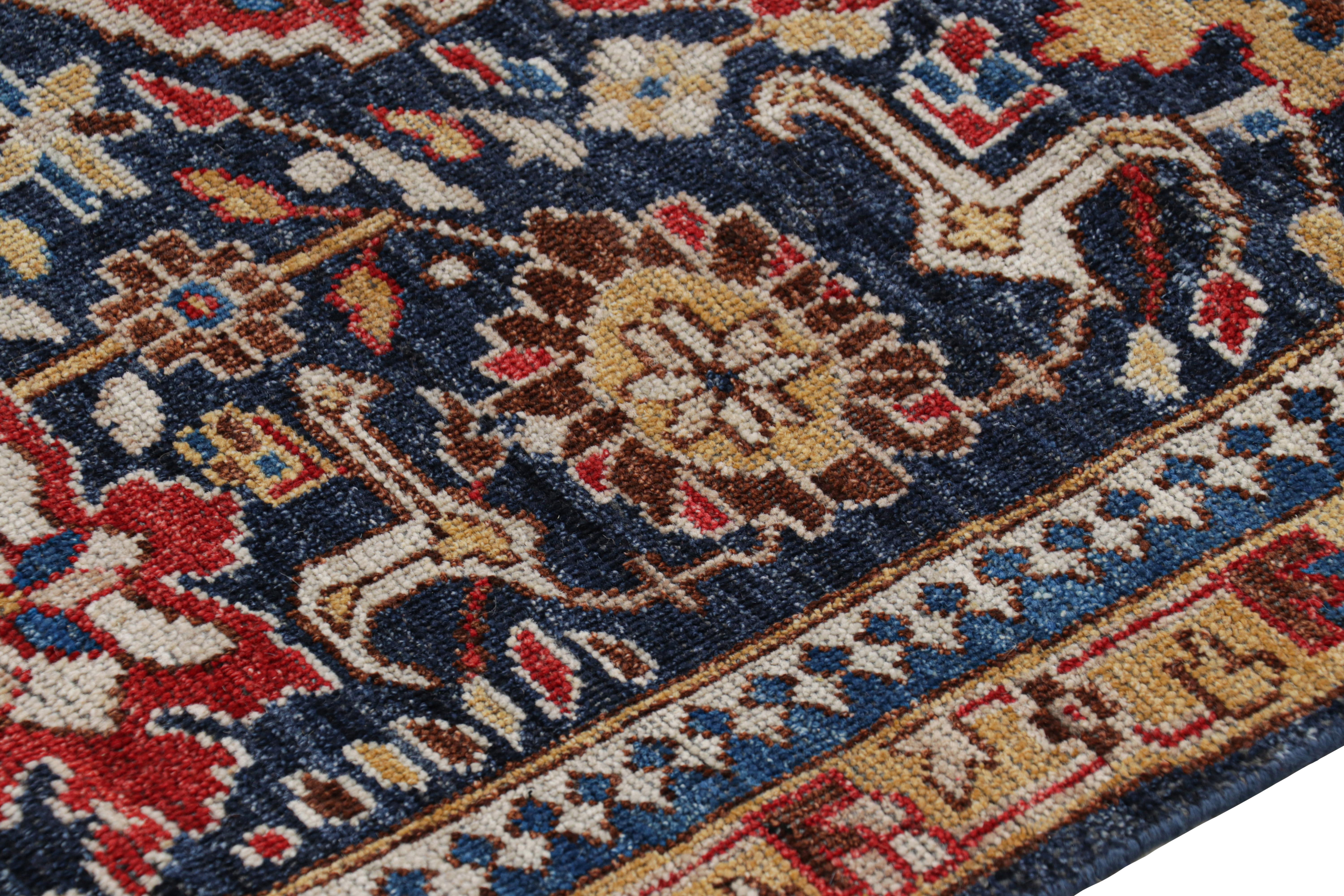 Indiano Rug & Kilim è un tappeto in stile Kuba caucasico in blu con motivi pittorici e floreali in vendita