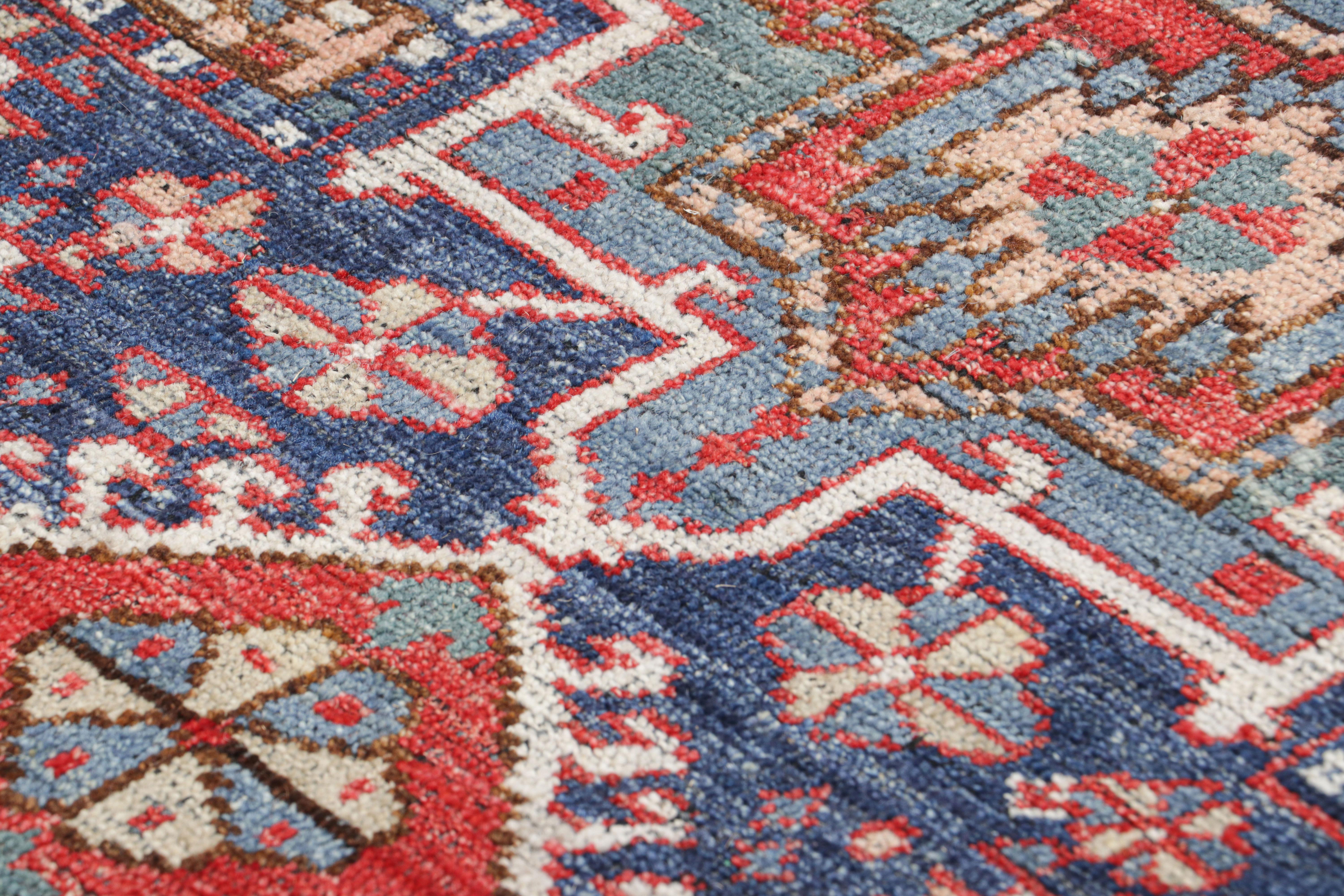 XXI secolo e contemporaneo Rug & Kilim è un tappeto caucasico in stile Kuba in oro, rosso e blu con motivi geometrici. in vendita