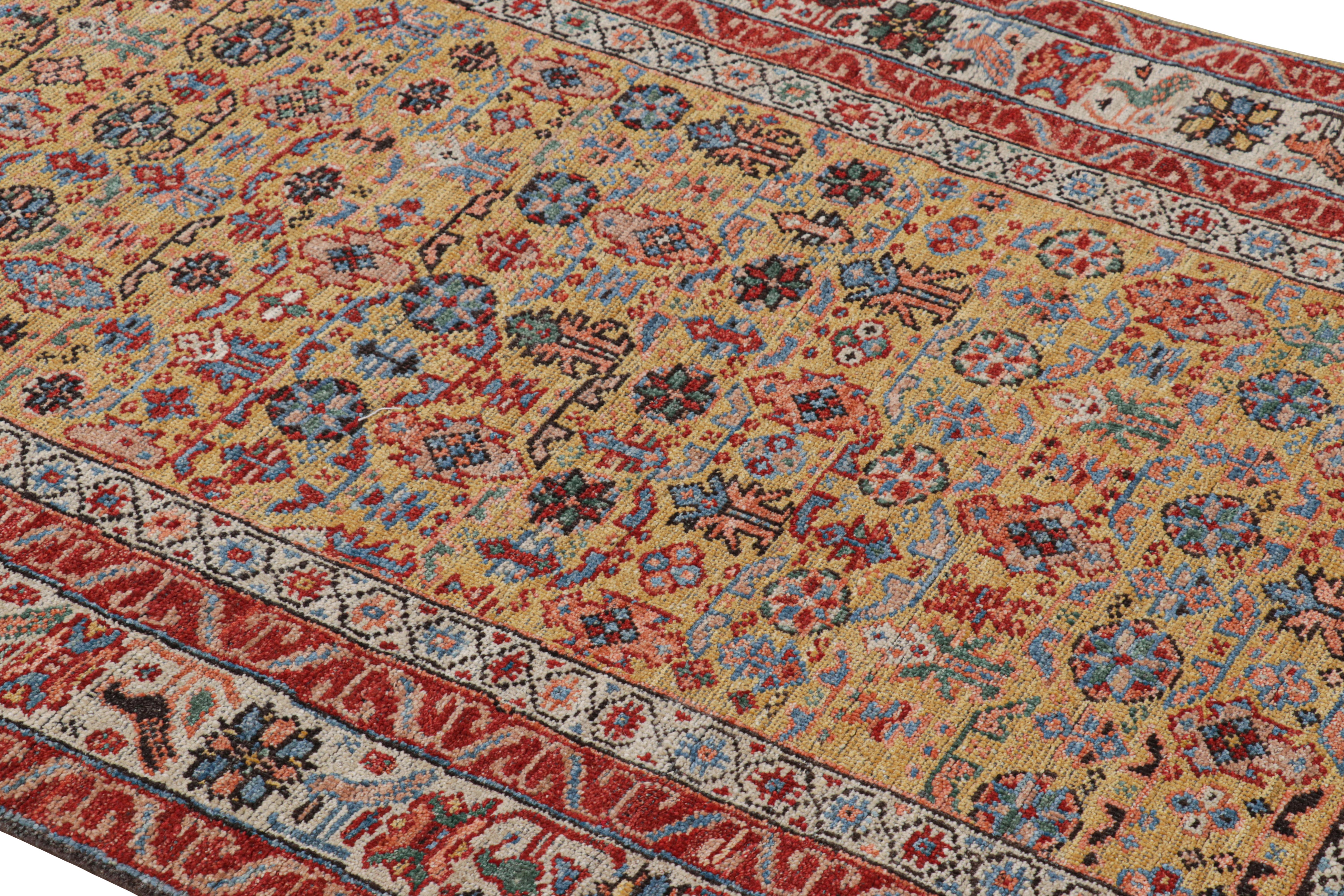 Annodato a mano in una speciale miscela di lana di Ghazni, questo tappeto 4x6 della collezione personalizzata e classica Burano di Rug & Kilim si ispira agli antichi tappeti caucasici Kuba della fine del XIX secolo.

Sul design: 

Un campo d'oro