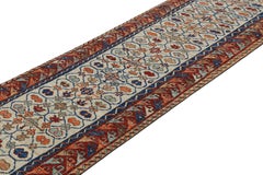 Rug & Kilim è un tappeto da corsa caucasico in stile Kazako Moghan con motivi floreali