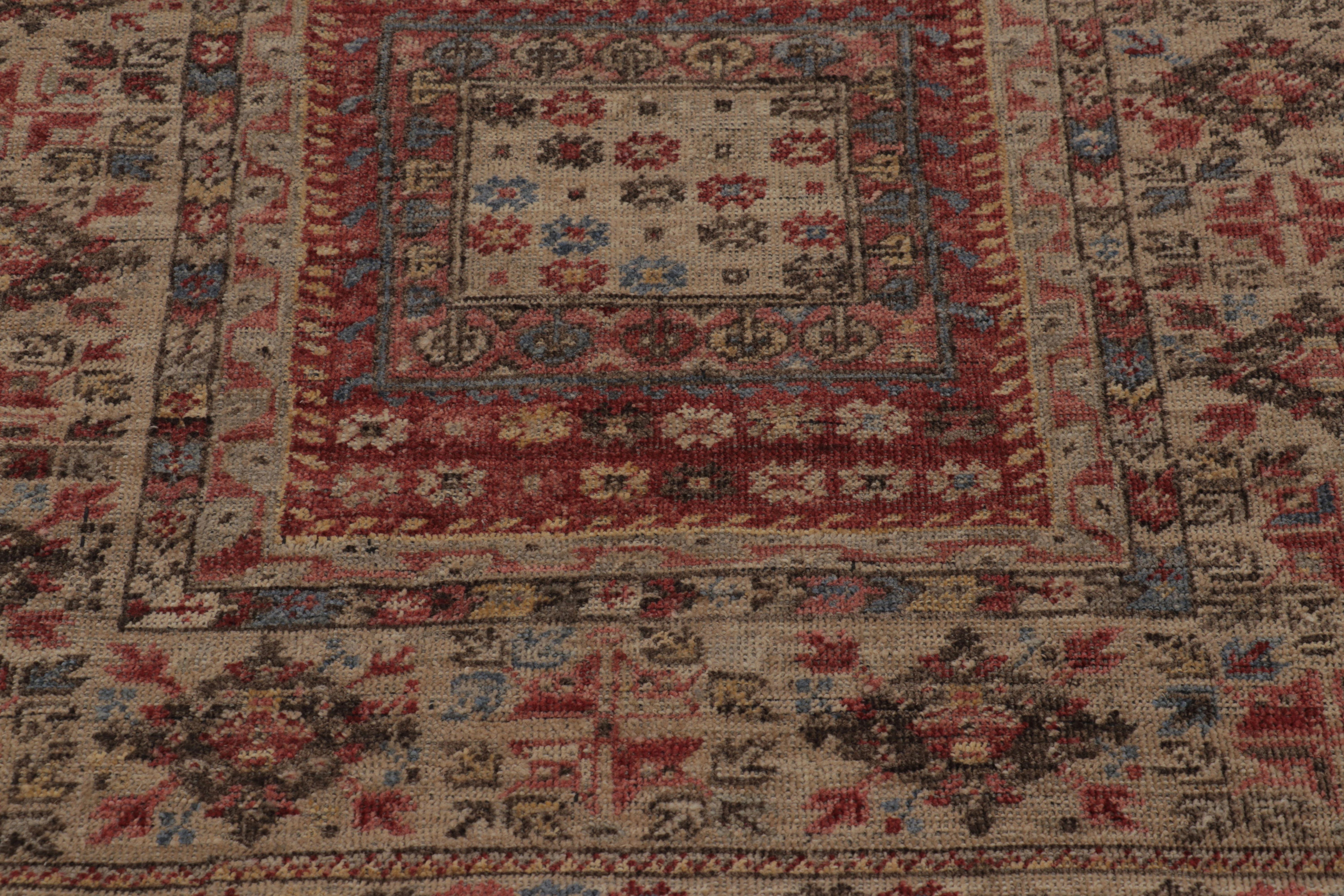 Rug & Kilim's kaukasischer, von Shrivan inspirierter Teppich mit reichen geometrischen Mustern (Kelim) im Angebot