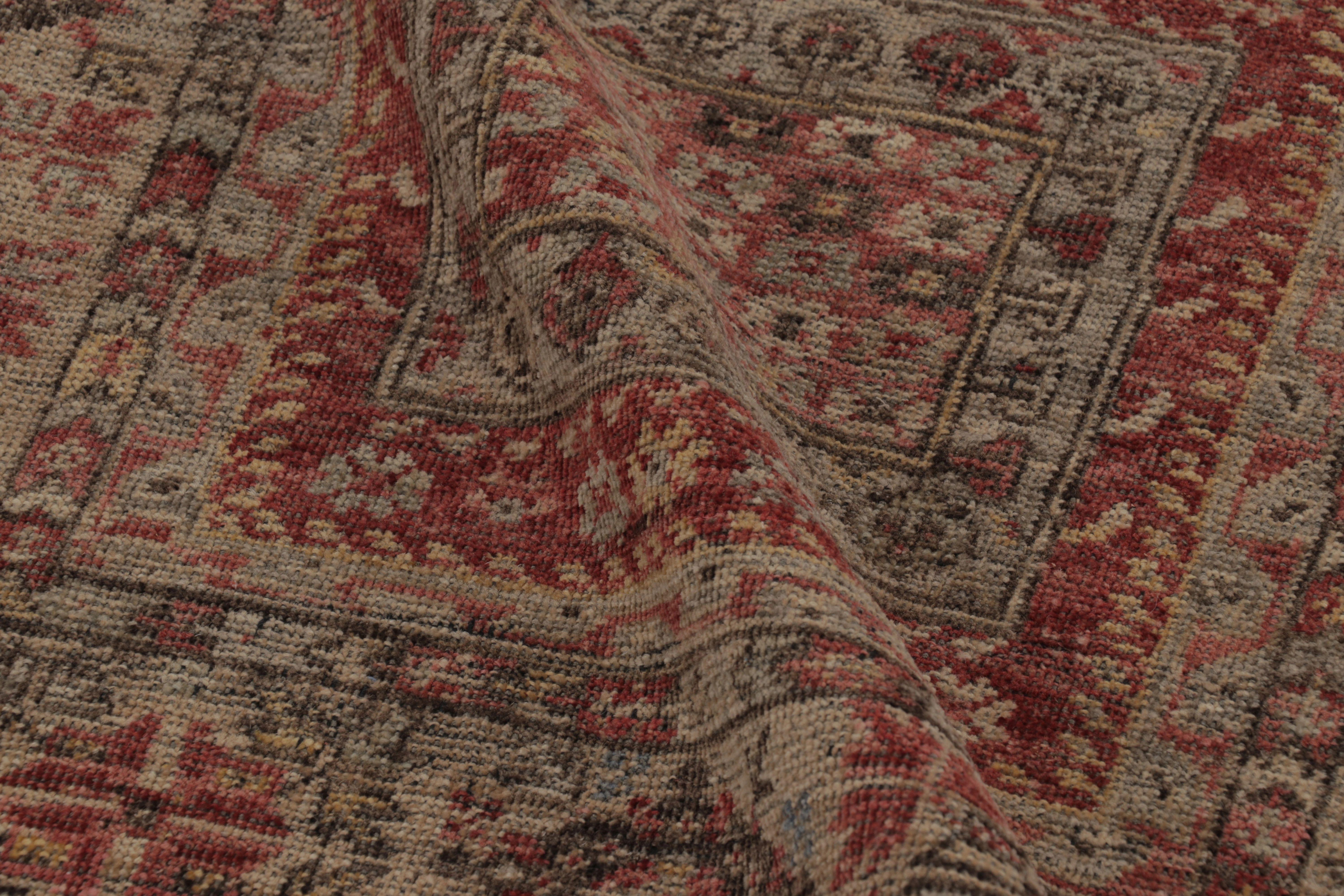 Rug & Kilim's kaukasischer, von Shrivan inspirierter Teppich mit reichen geometrischen Mustern (21. Jahrhundert und zeitgenössisch) im Angebot