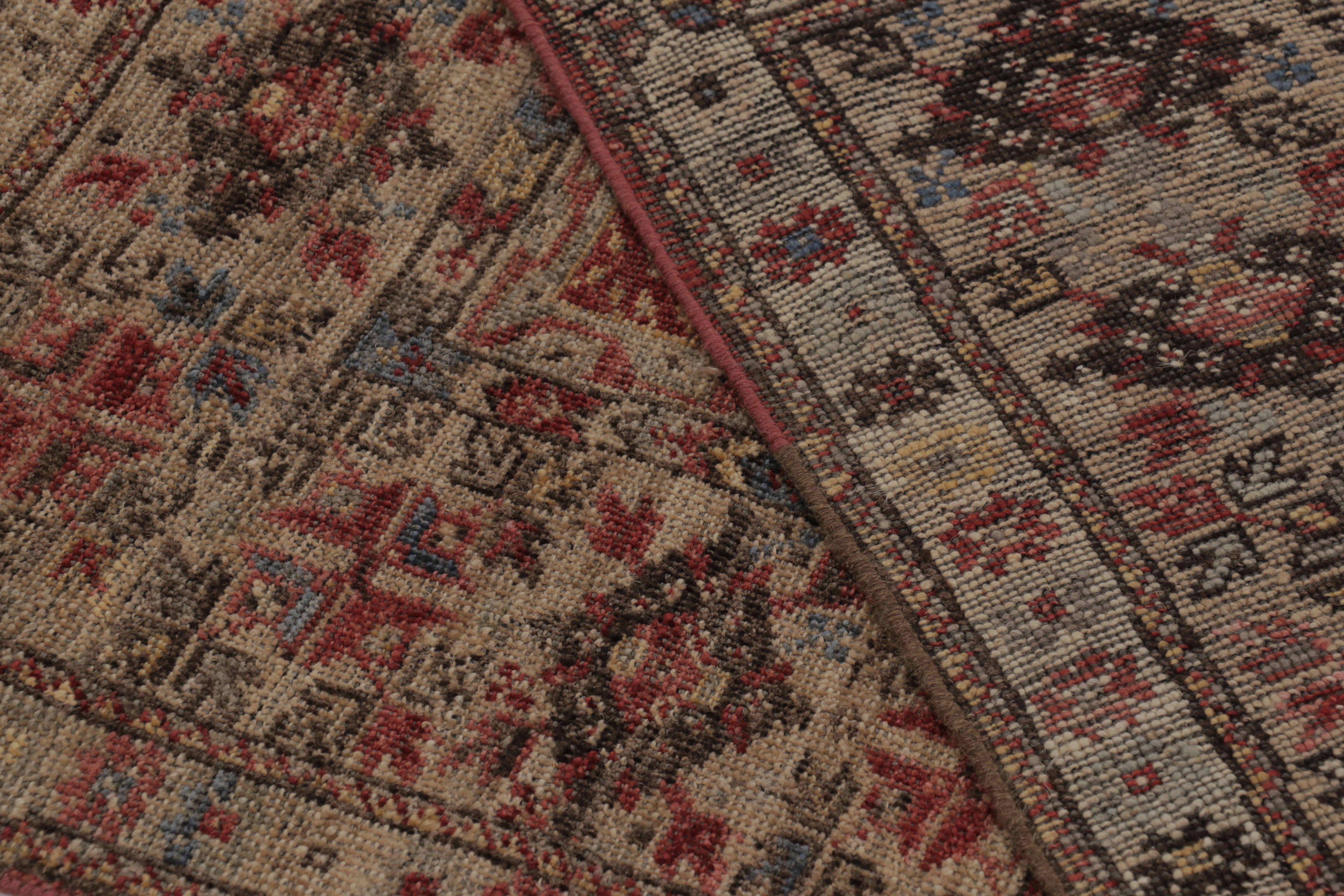 Rug & Kilim's kaukasischer, von Shrivan inspirierter Teppich mit reichen geometrischen Mustern (Wolle) im Angebot