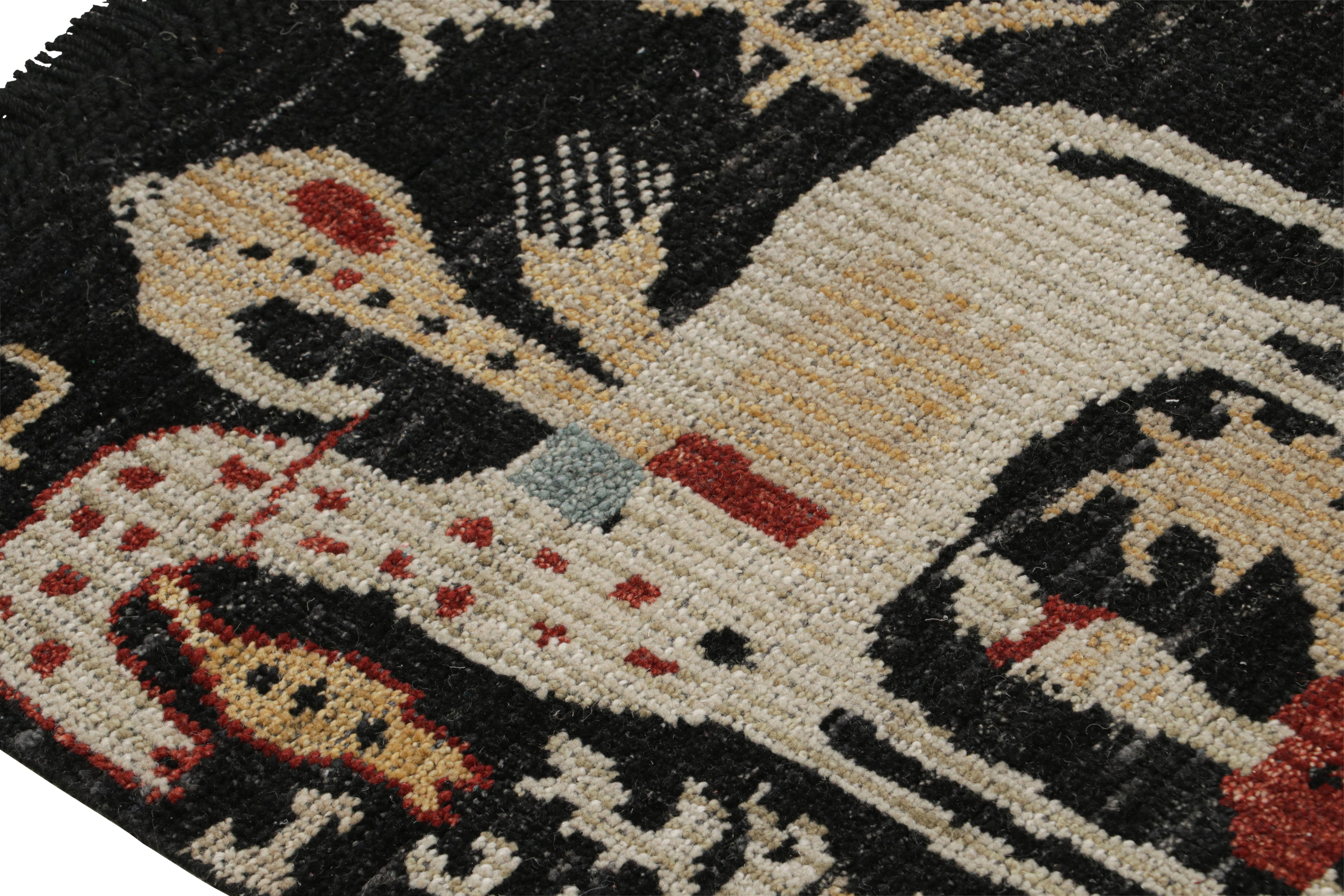 Annodato a mano Rug & Kilim è un tappeto in stile caucasico in nero con immagini di cavalieri a cavallo in vendita