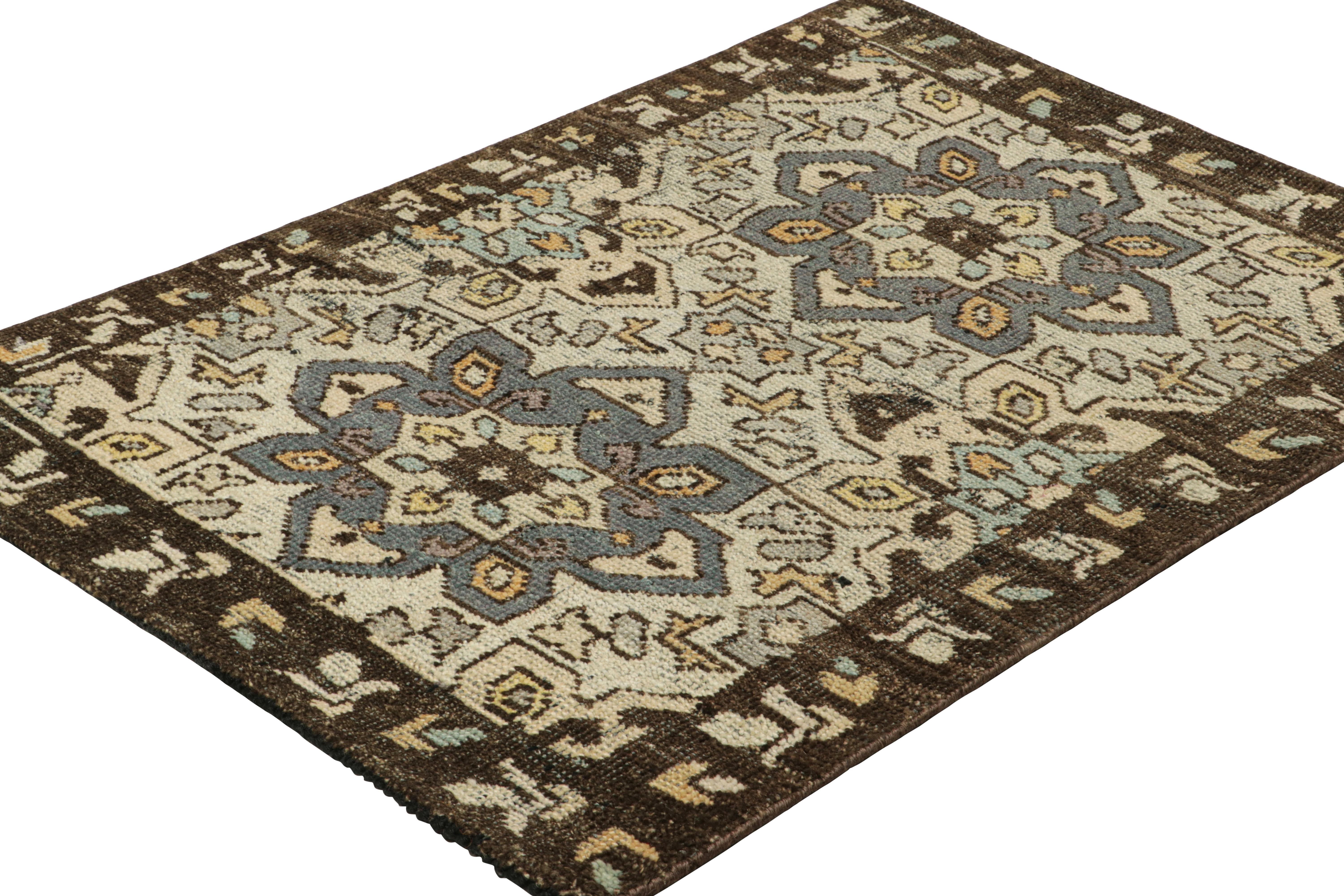 Rug & Kilim's kaukasischer Teppich in Blau mit geometrischen Medaillons (Handgeknüpft) im Angebot