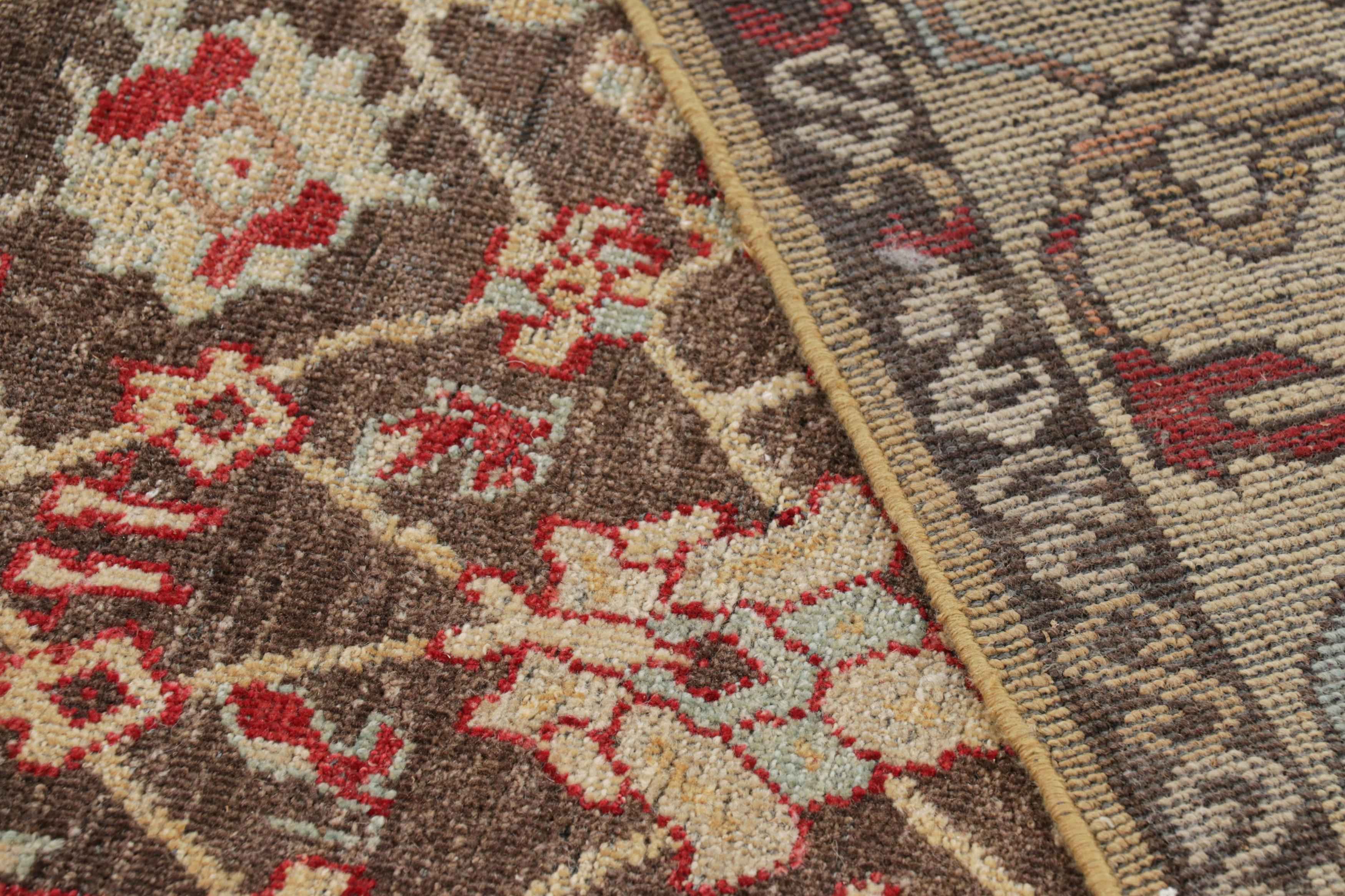 Rug & Kilim's Caucasian Style Rug in Red and Brown with Floral Patterns (tapis de style caucasien à motifs floraux) en vente 1