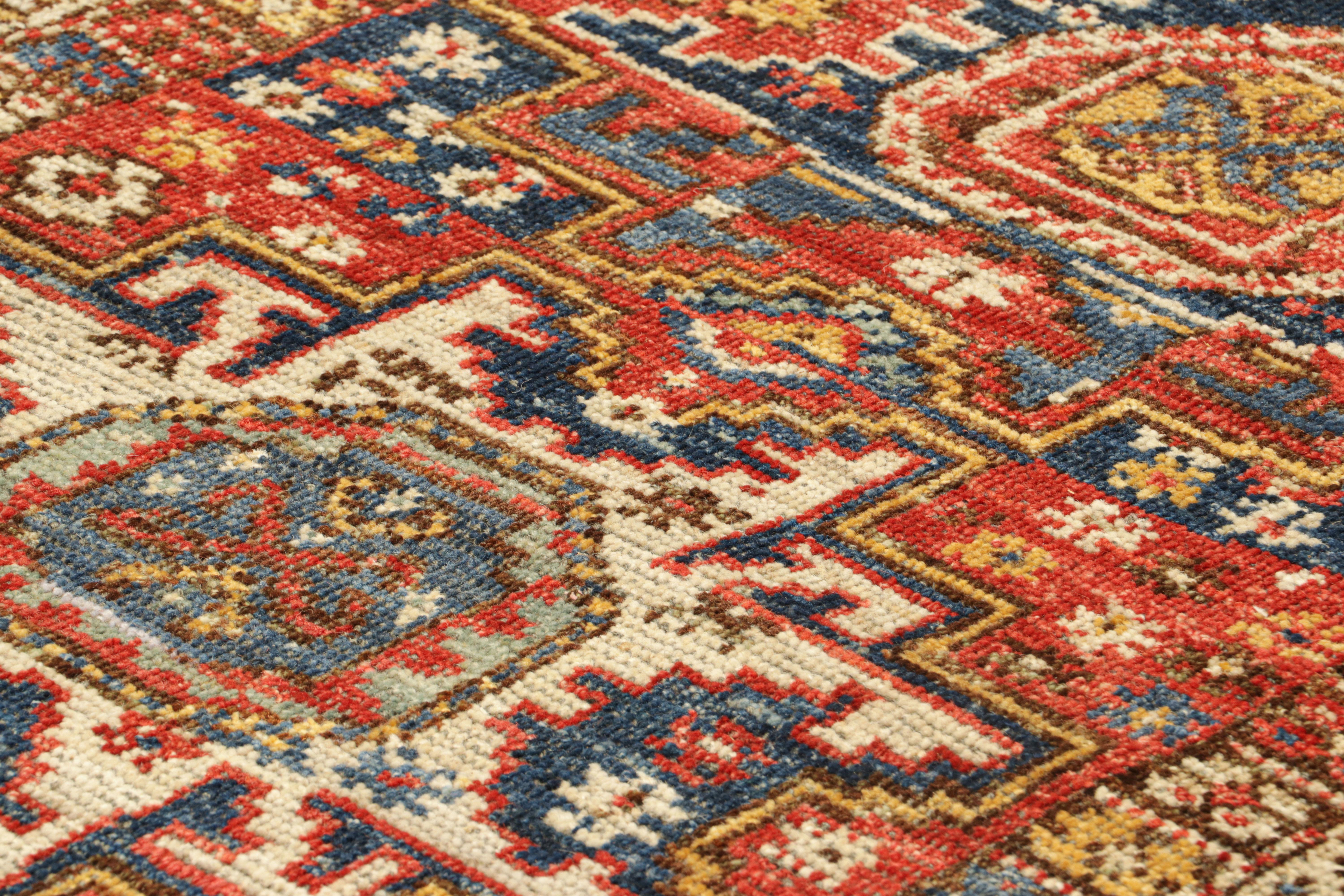 Annodato a mano in una speciale miscela di lana di Ghazni, questo tappeto 3x5 della collezione personalizzata e classica Burano di Rug & Kilim si ispira agli antichi disegni dei tappeti caucasici della fine del XIX secolo. 

Sul design: 

Gli