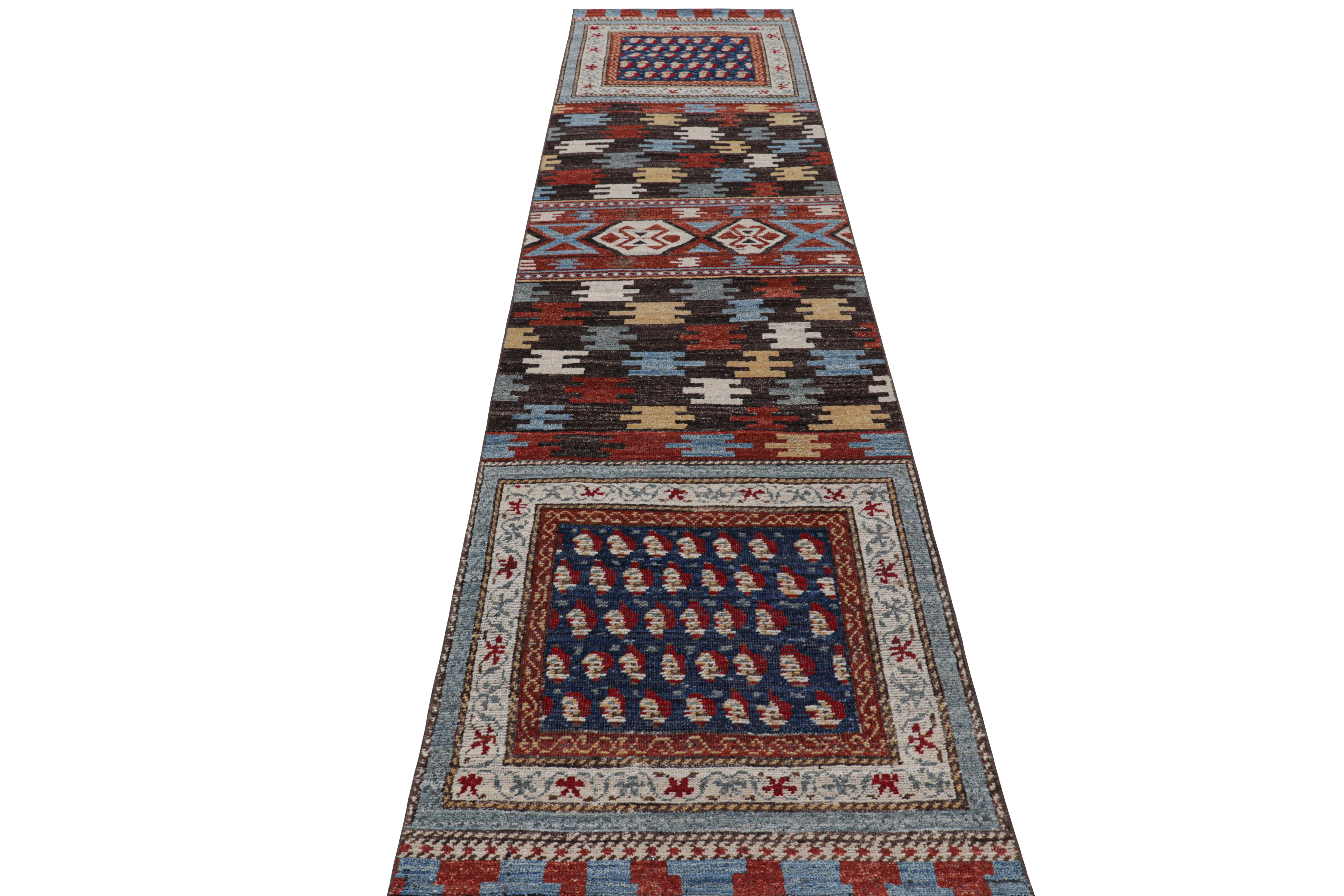 Rug & Kilims Läufer im kaukasischen Stil mit polychromen geometrischen Mustern (Indisch) im Angebot