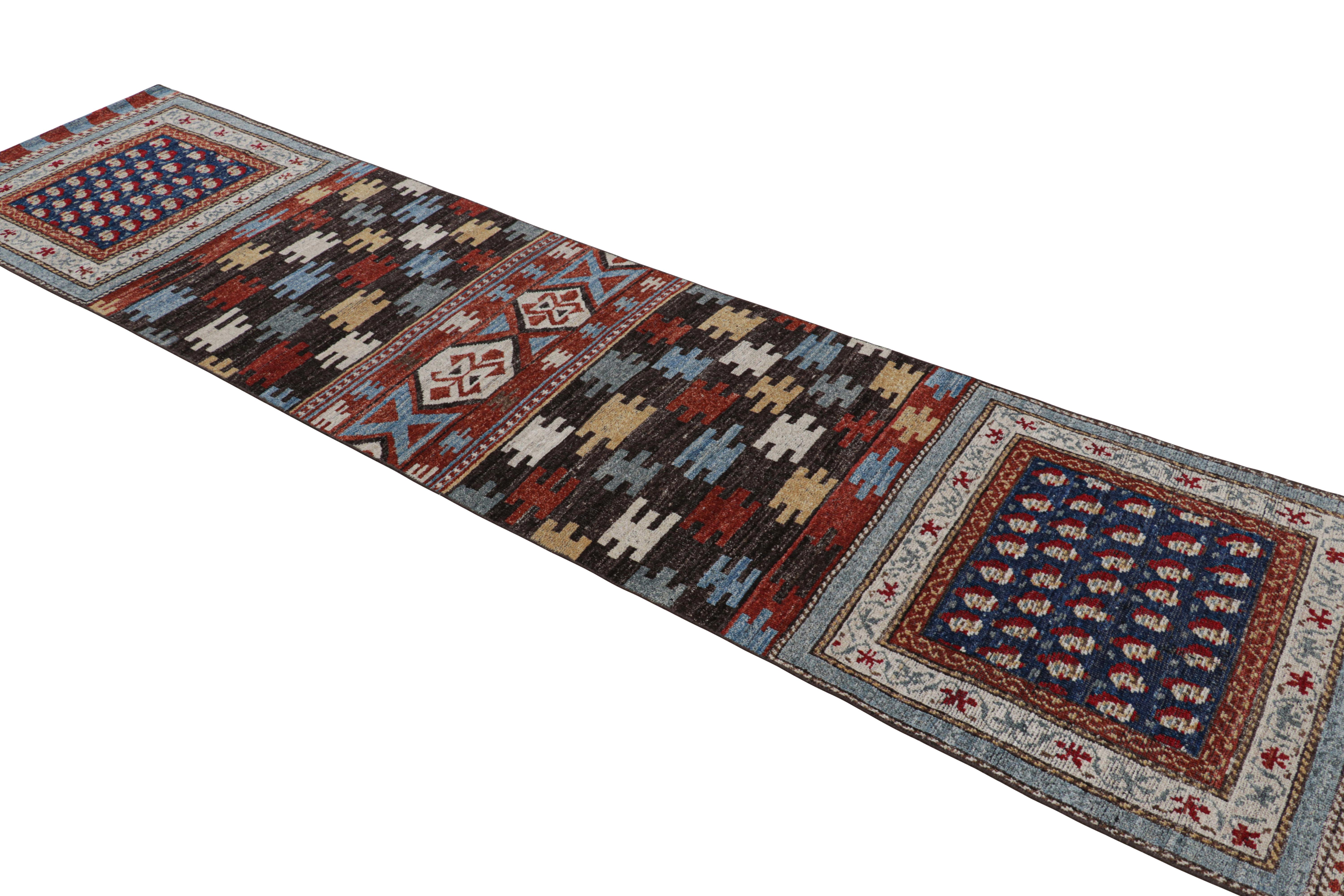 Rug & Kilims Läufer im kaukasischen Stil mit polychromen geometrischen Mustern (Indisch) im Angebot
