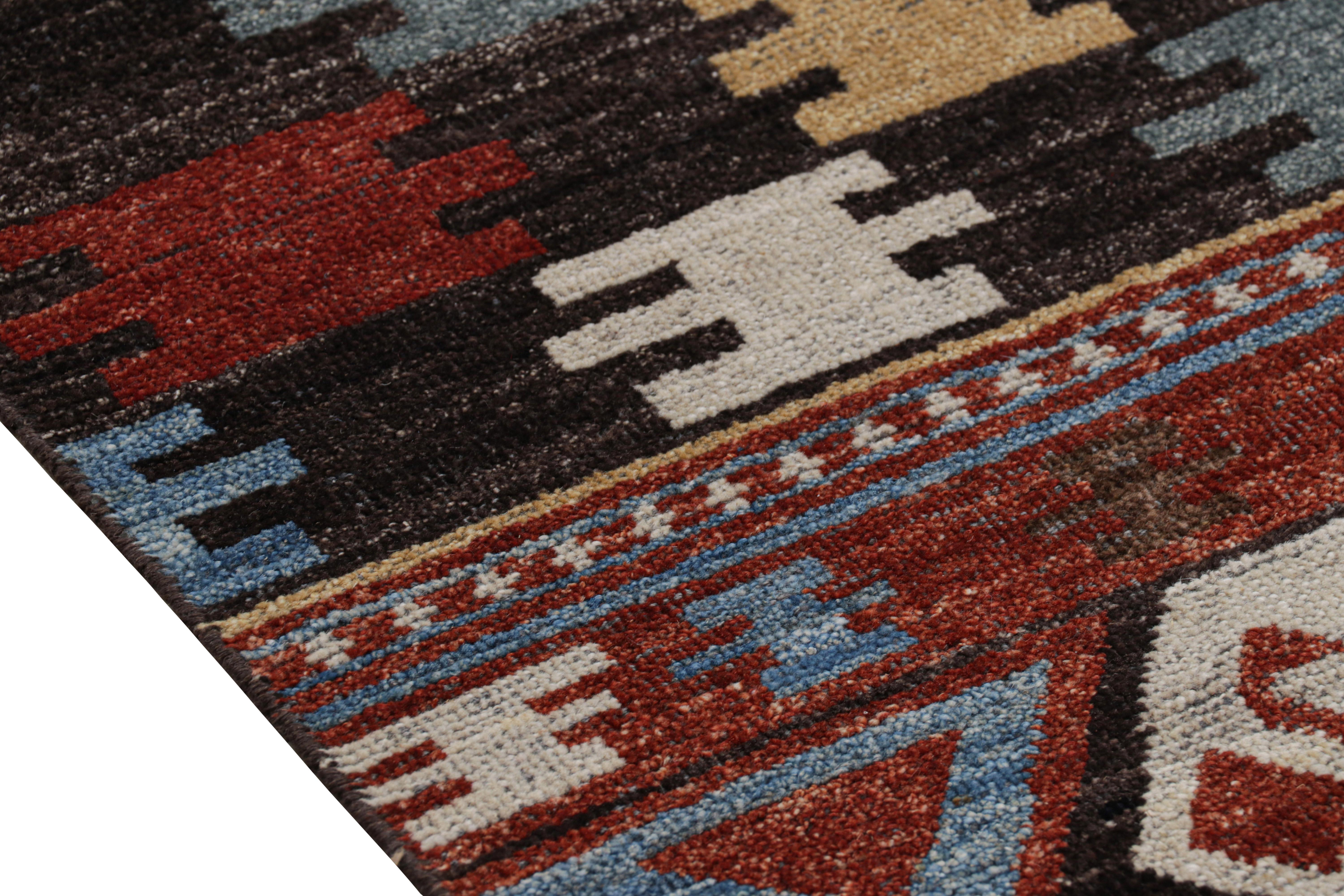 Rug & Kilims Läufer im kaukasischen Stil mit polychromen geometrischen Mustern im Zustand „Neu“ im Angebot in Long Island City, NY
