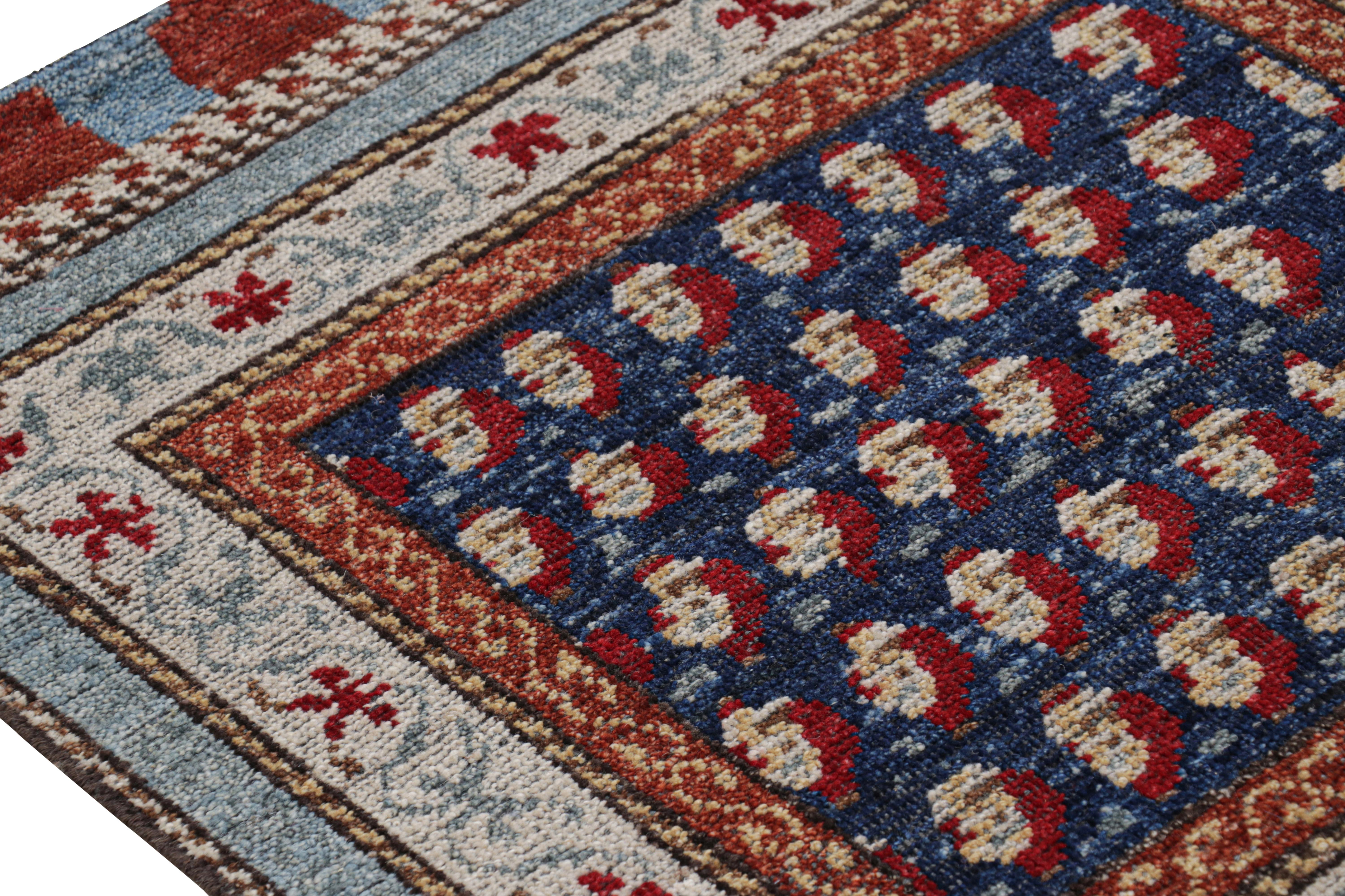 Rug & Kilims Läufer im kaukasischen Stil mit polychromen geometrischen Mustern im Zustand „Neu“ im Angebot in Long Island City, NY