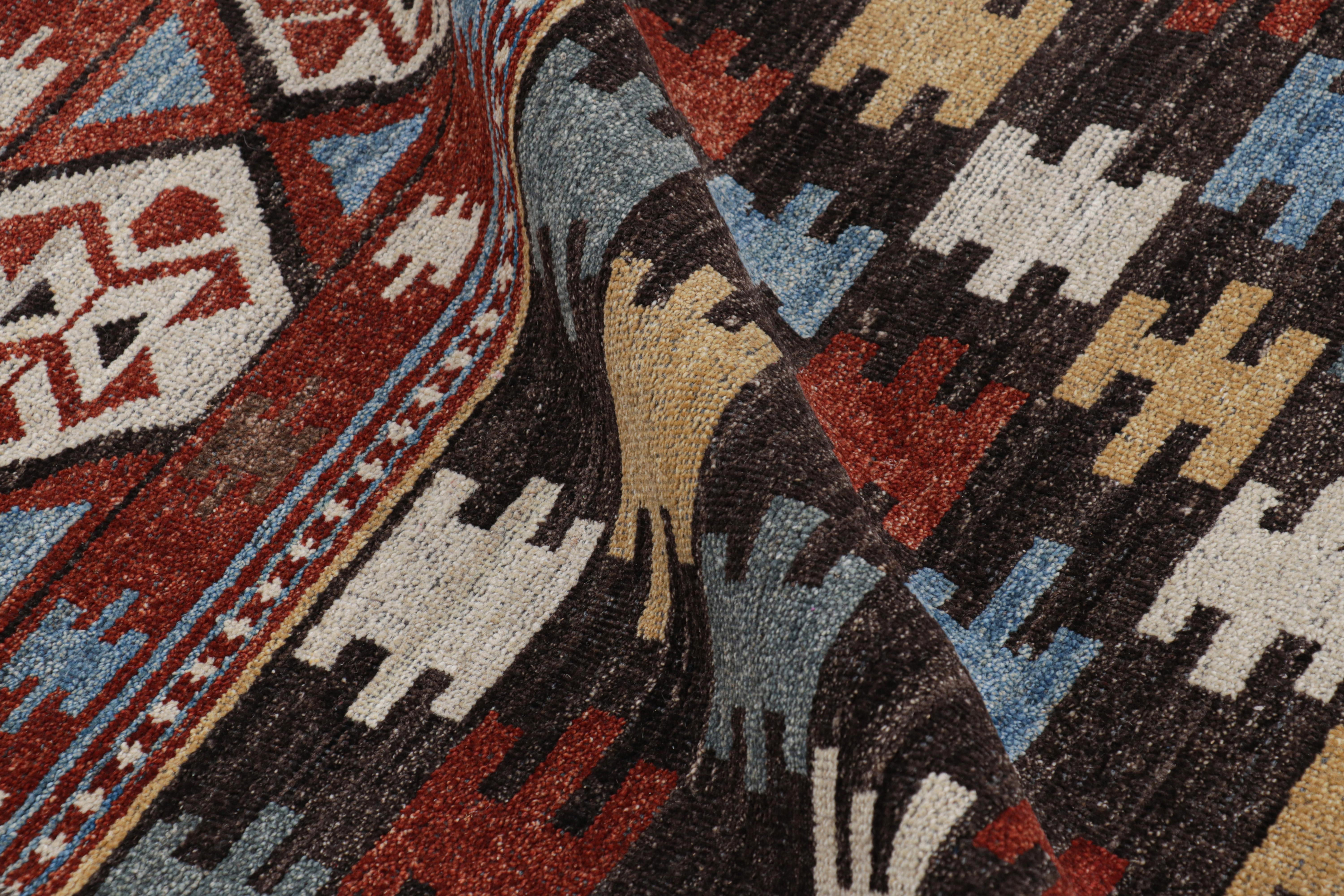Rug & Kilims Läufer im kaukasischen Stil mit polychromen geometrischen Mustern (21. Jahrhundert und zeitgenössisch) im Angebot