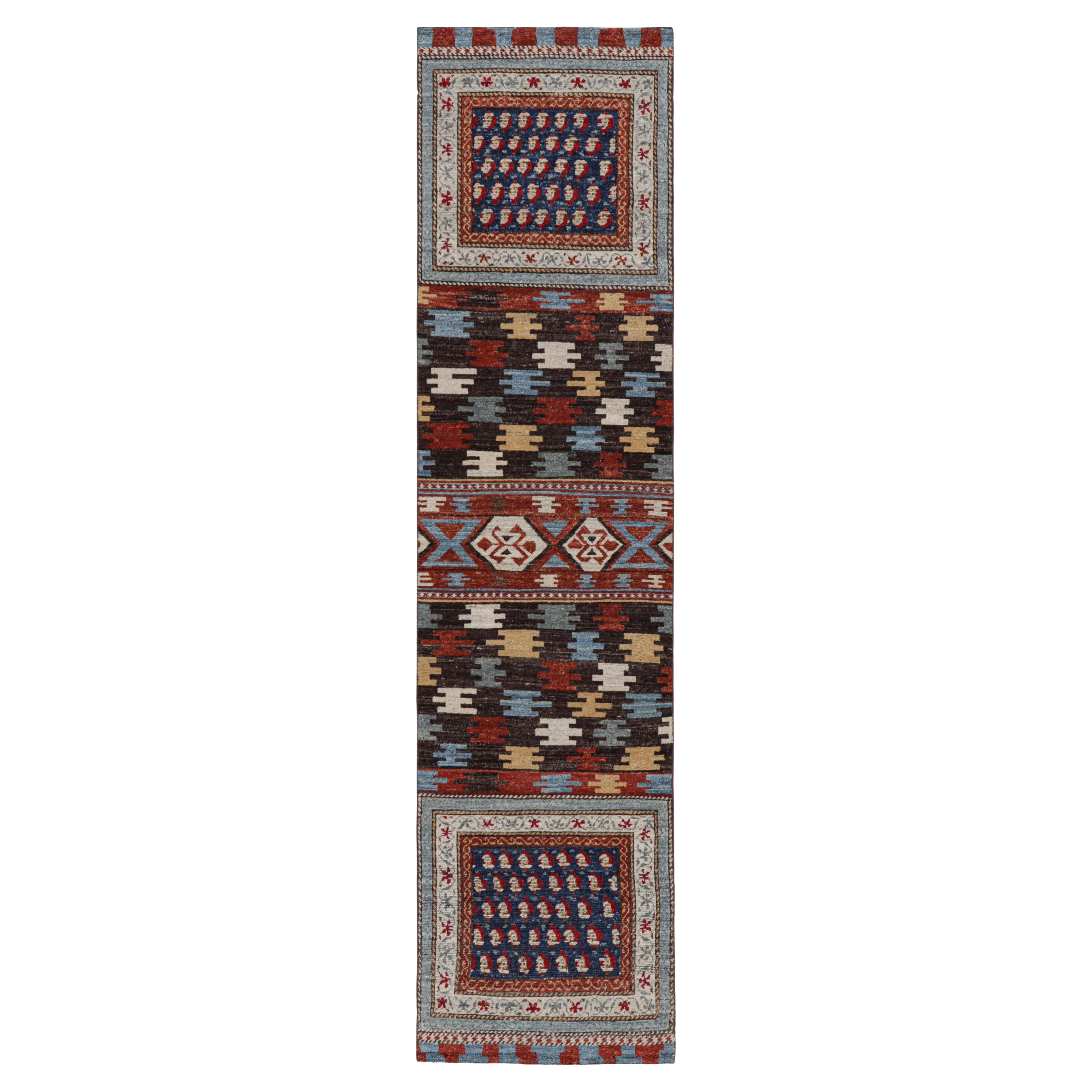 Alfombra de calle de estilo caucásico con motivos geométricos policromáticos de Rug & Kilim