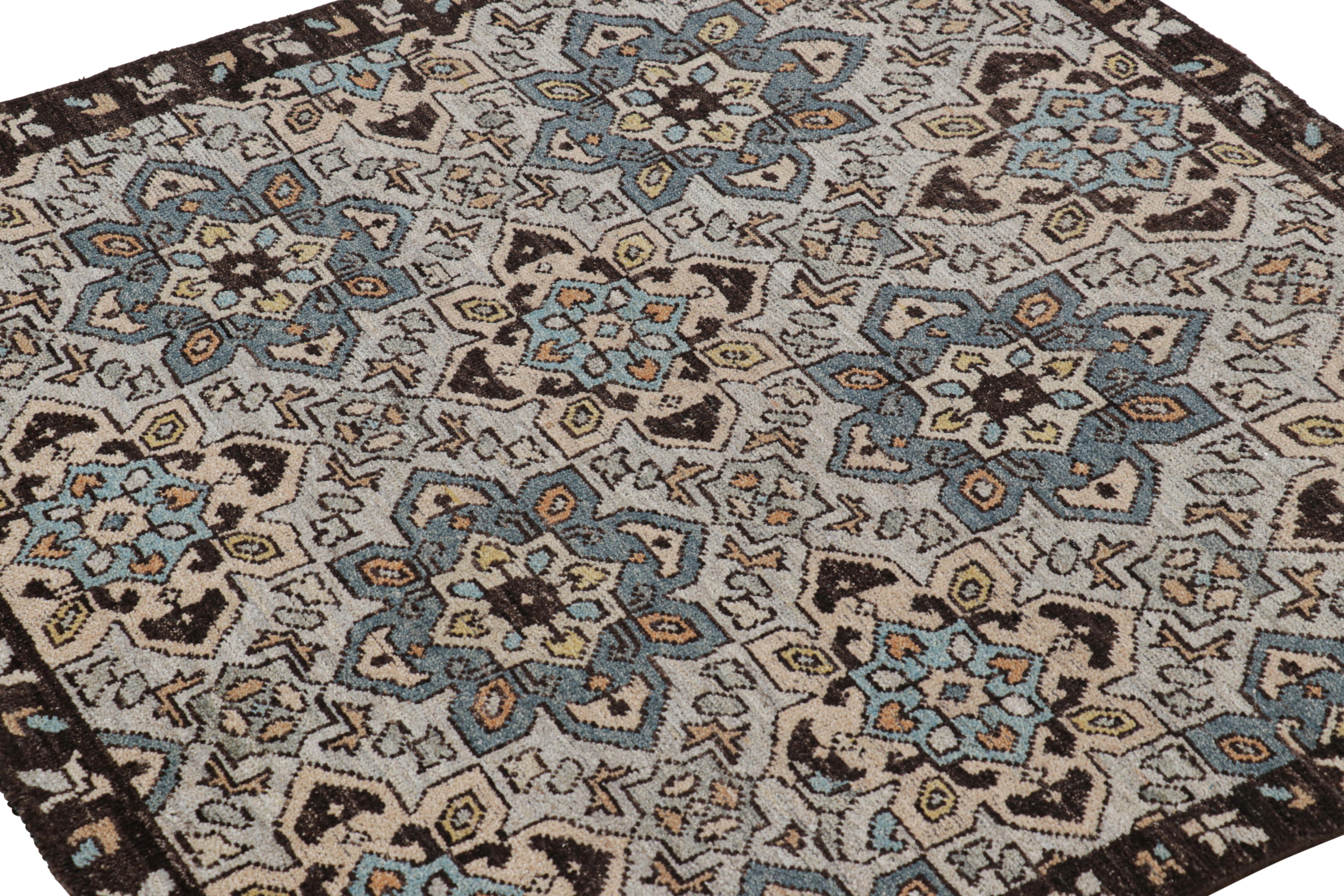 Noué à la main dans un mélange spécial de laine de Ghazni, ce tapis 4x4 représente les classiques de la Collection Burano de Rug & Kilim, et bénéficie d'un design inspiré des broderies caucasiennes du XVIIIe siècle. 

Sur le Design : 

Dans cette