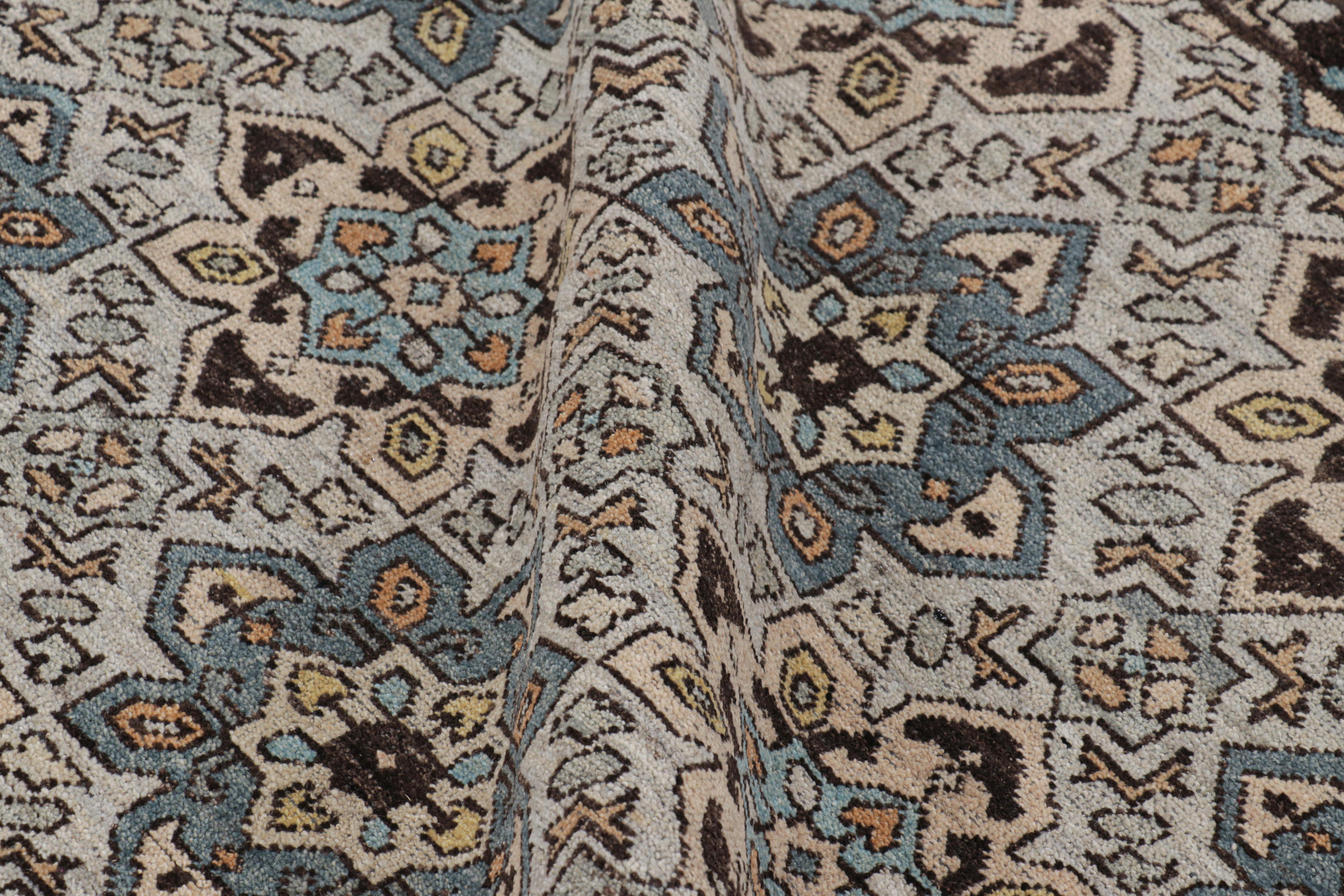 Indiano Tappeto quadrato in stile caucasico Rug & Kilim in blu con medaglioni geometrici in vendita