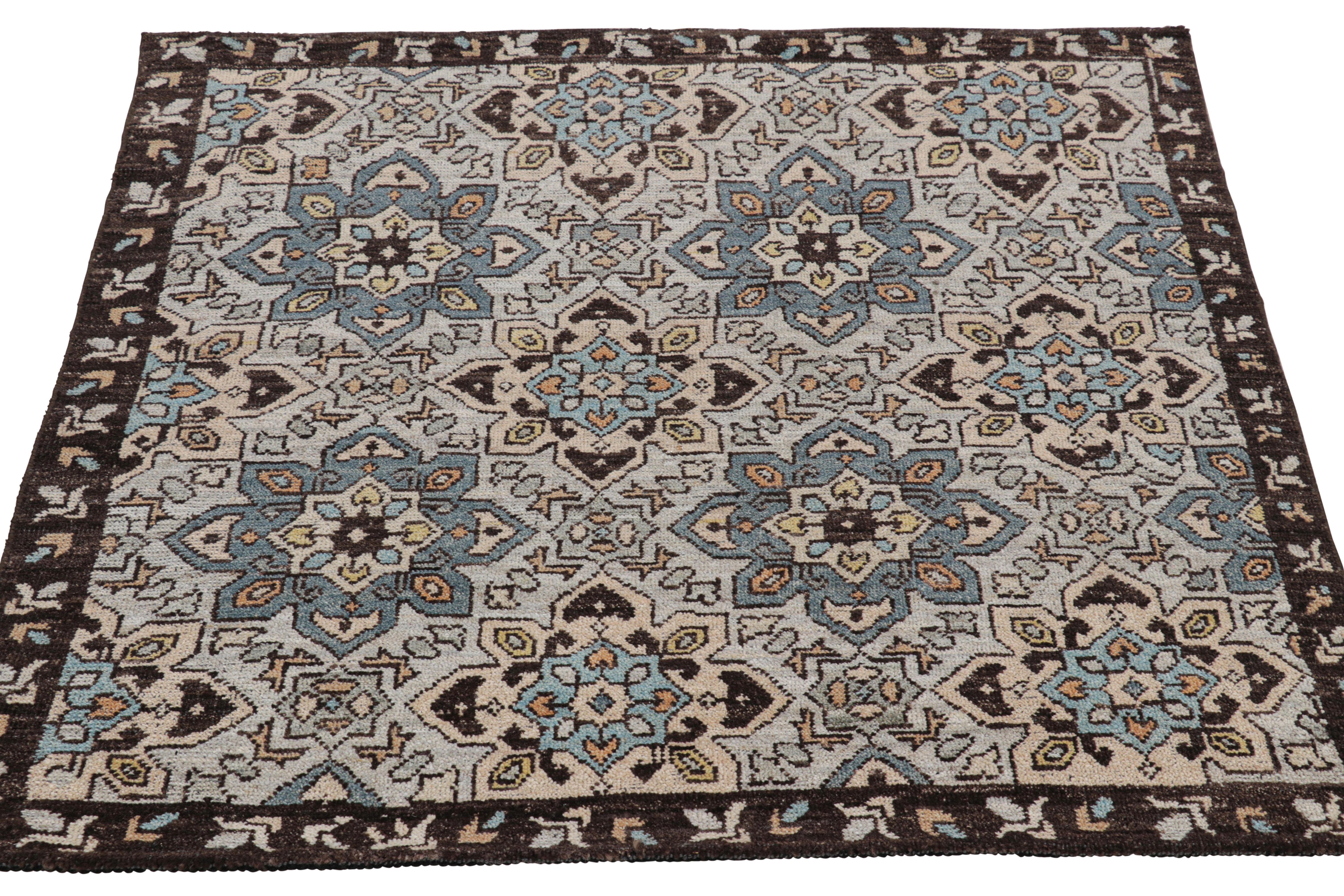 Noué à la main Rug & Kilim's Tapis carré de style caucasien en bleu avec médaillons géométriques en vente
