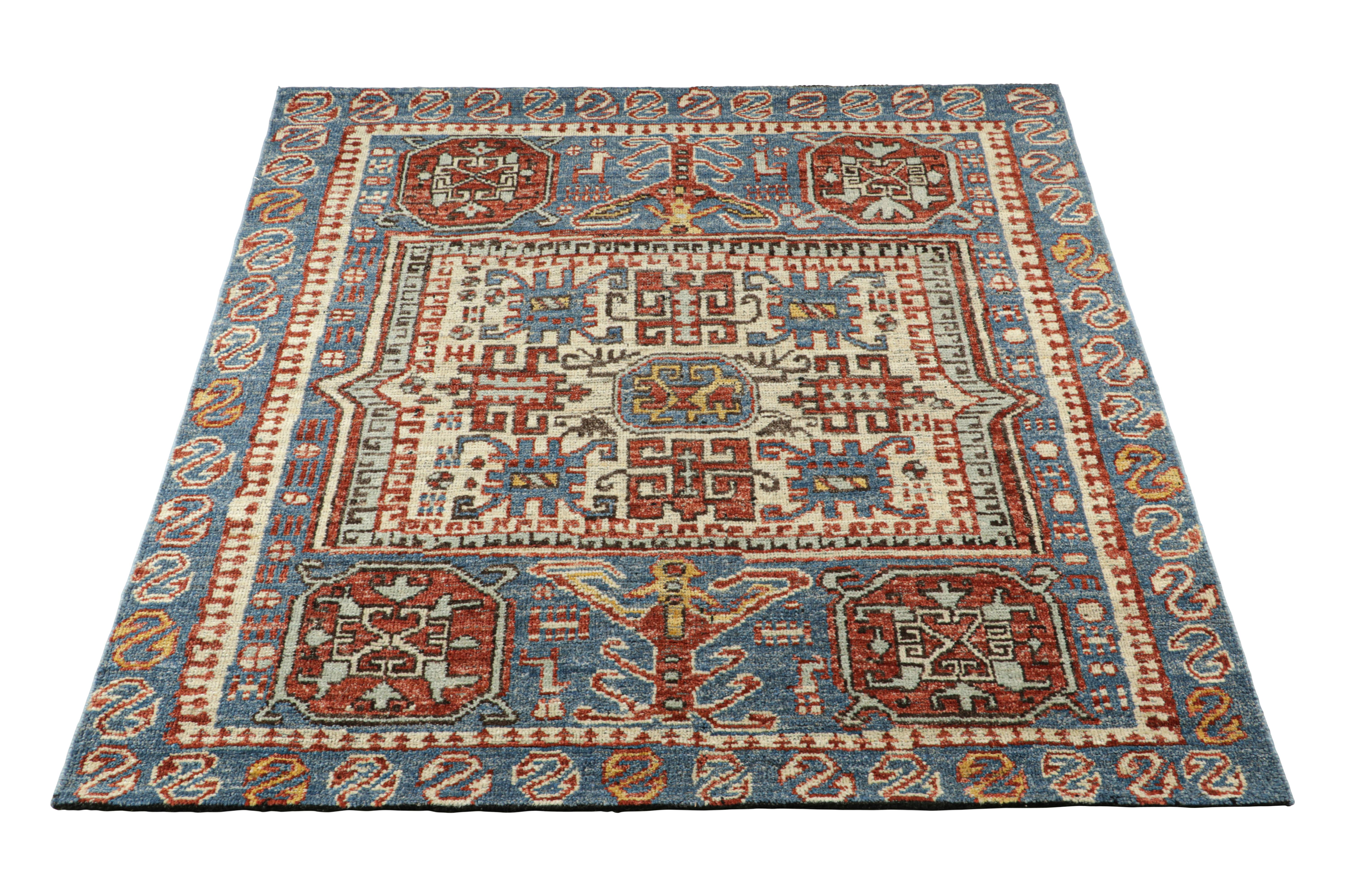 Rug & Kilim's Tapis carré de style caucasien en bleu avec médaillons géométriques Neuf - En vente à Long Island City, NY