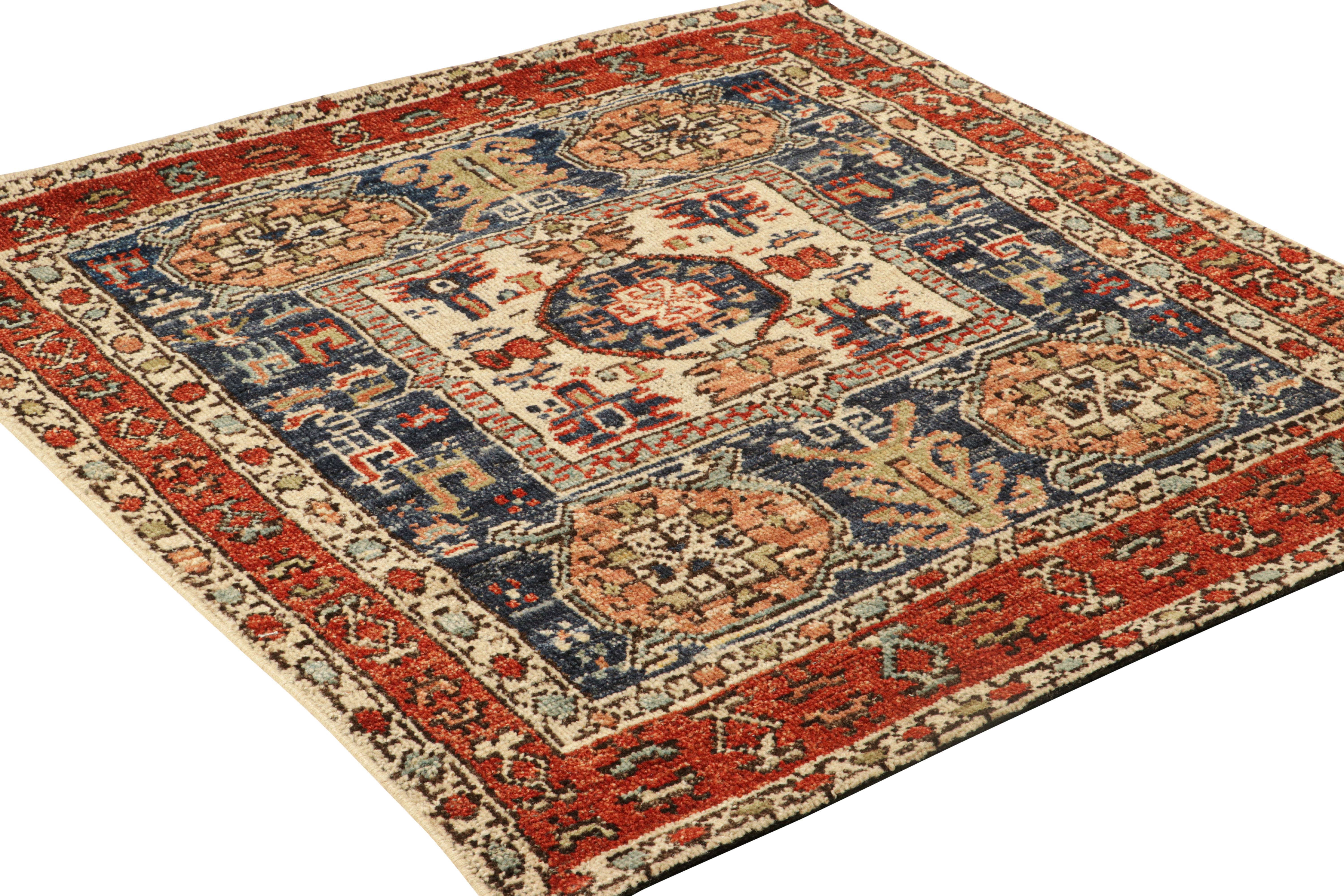 Annodato a mano Rug & Kilim è un tappeto quadrato in stile caucasico con motivi geometrici e figure in vendita