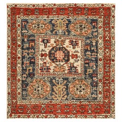 Rug & Kilim's Kaukasischer (Stil) Quadratischer Teppich mit Geometrischen Mustern und Figuren