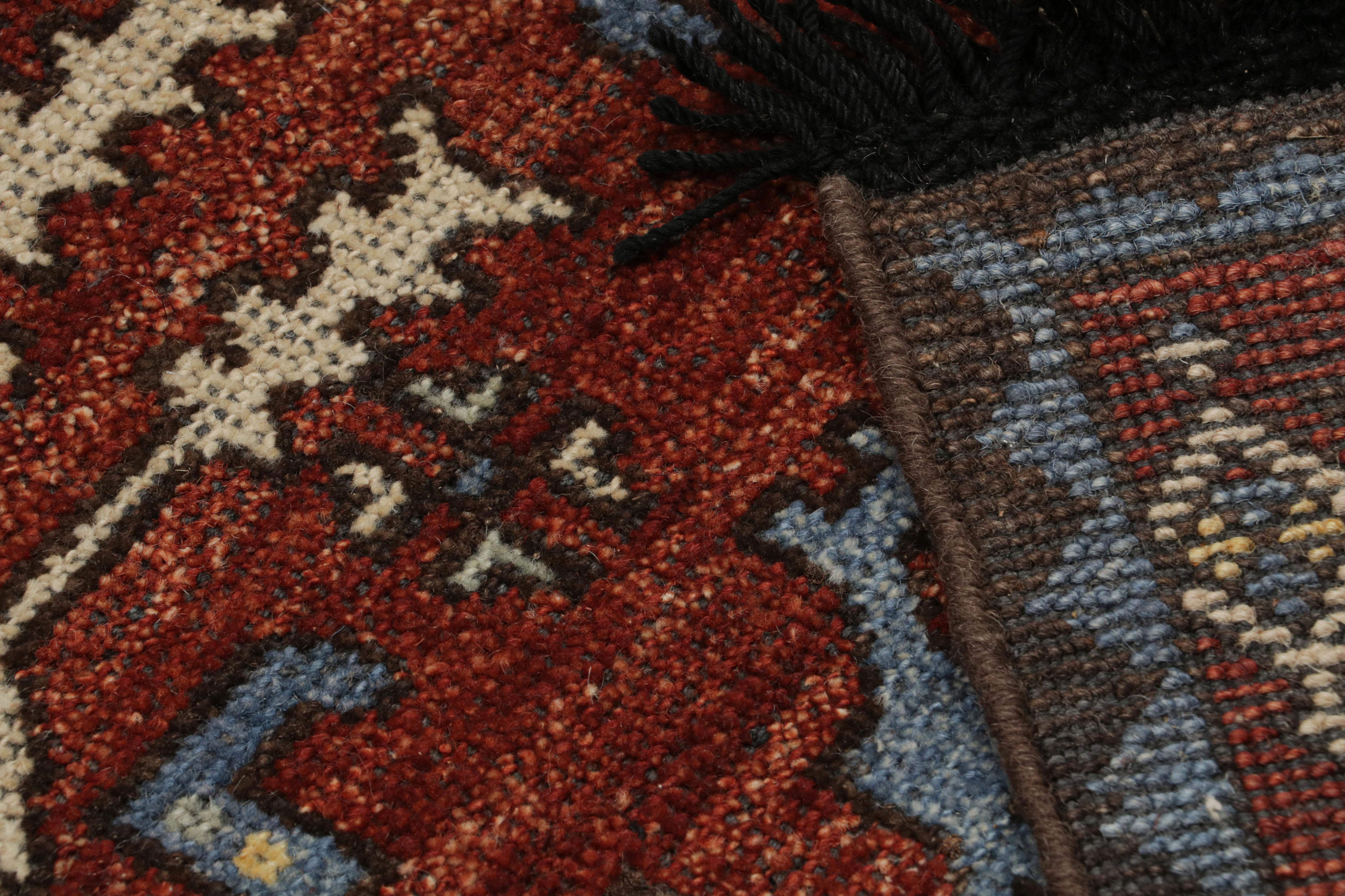 XXI secolo e contemporaneo Rug & Kilim è un tappeto tribale caucasico di colore rosso con immagini di cammelli. in vendita