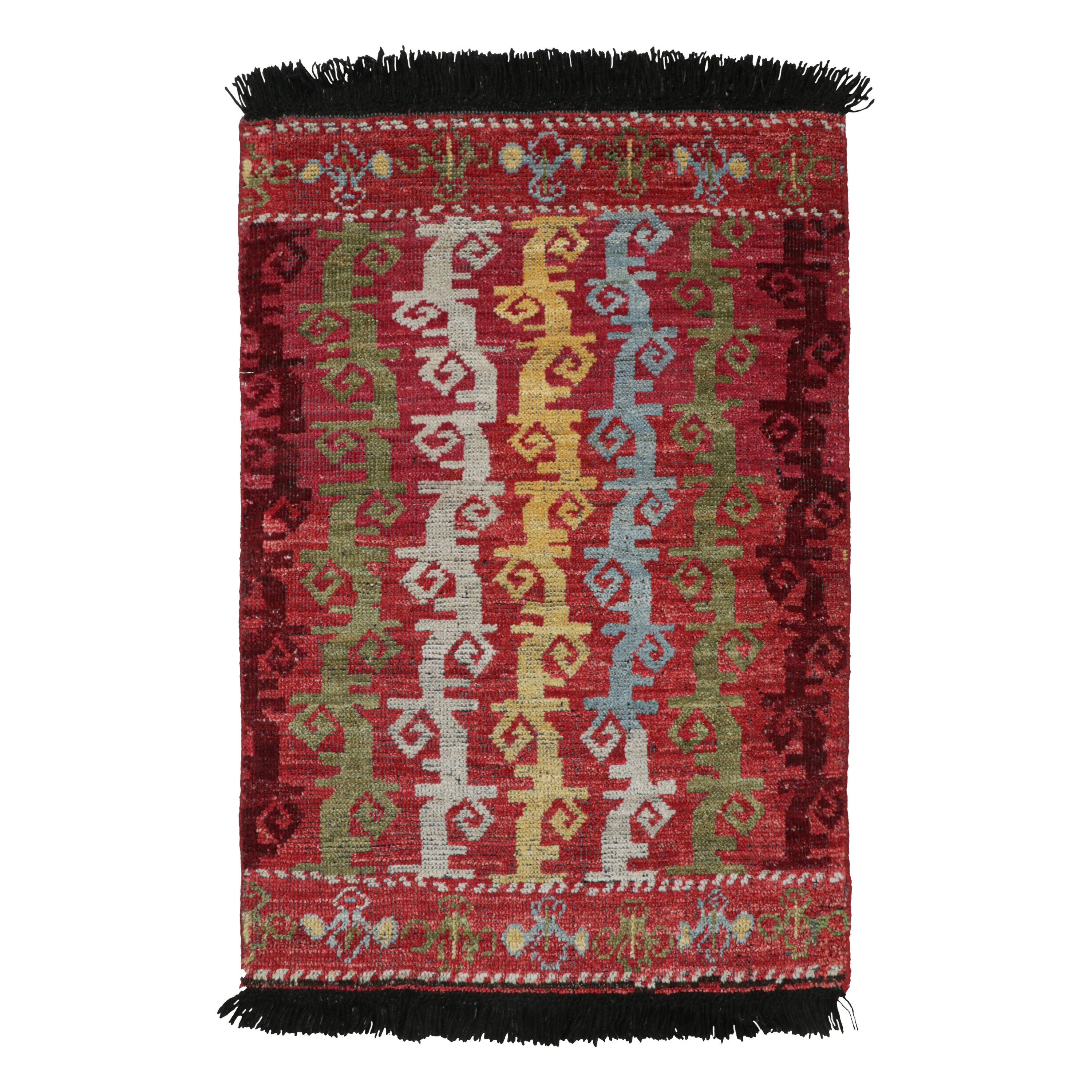 Rug & Kilim's kaukasischer Stammesteppich in Rot mit Rankenbildern