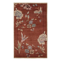 Rug 
Kilim
s Chinese Art Deco Inspired Rust with Florals and Figurals (Tapis chinois d
inspiration art déco, rouille avec fleurs et figurines)