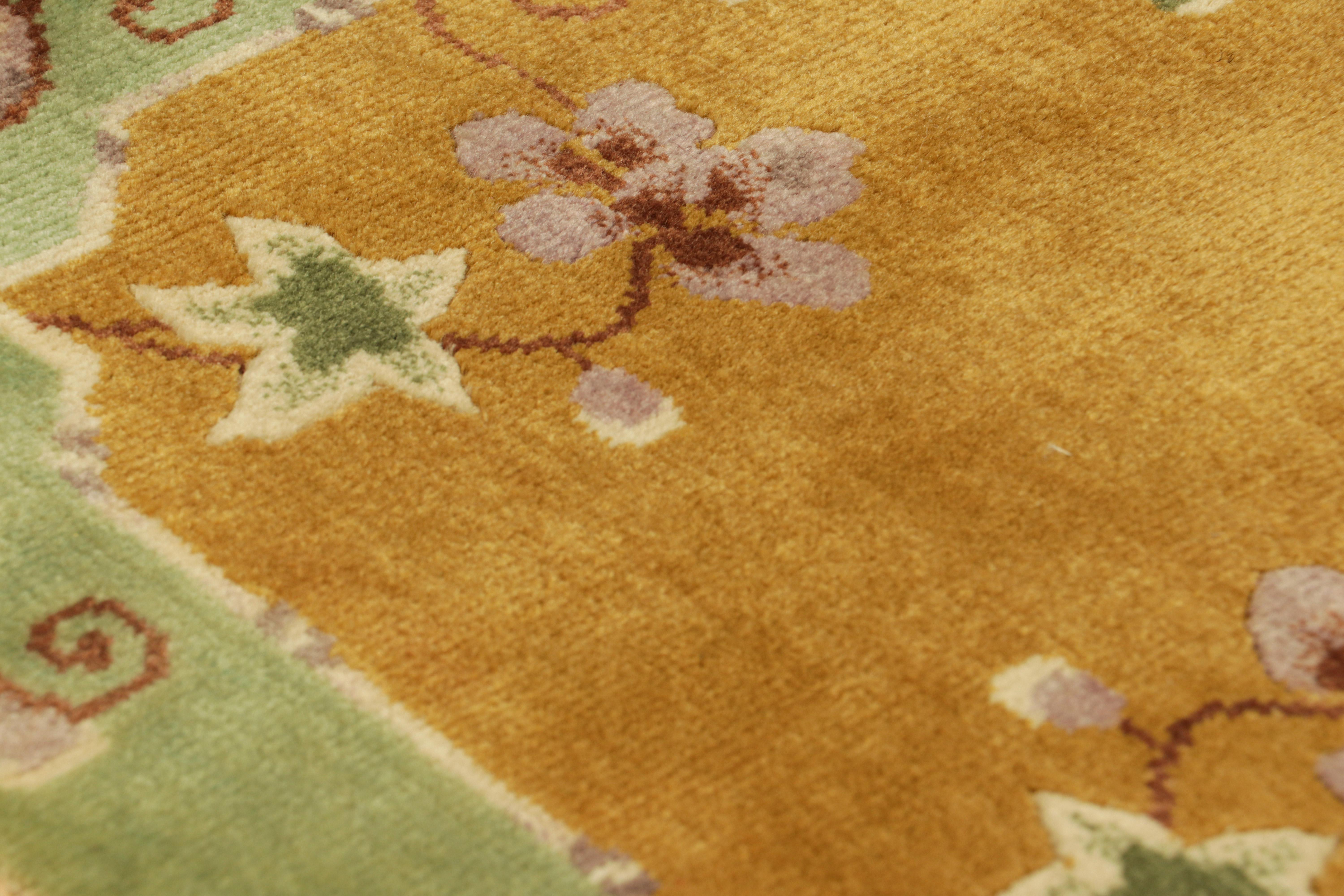 Anudada a mano en lana, esta alfombra 2x3 de Rug & Kilim es una nueva incorporación a su línea de alfombras chinas Art Decó. 

Sobre el diseño: 

Los admiradores de la artesanía apreciarán un sutil refinamiento en la textura, el detalle y la