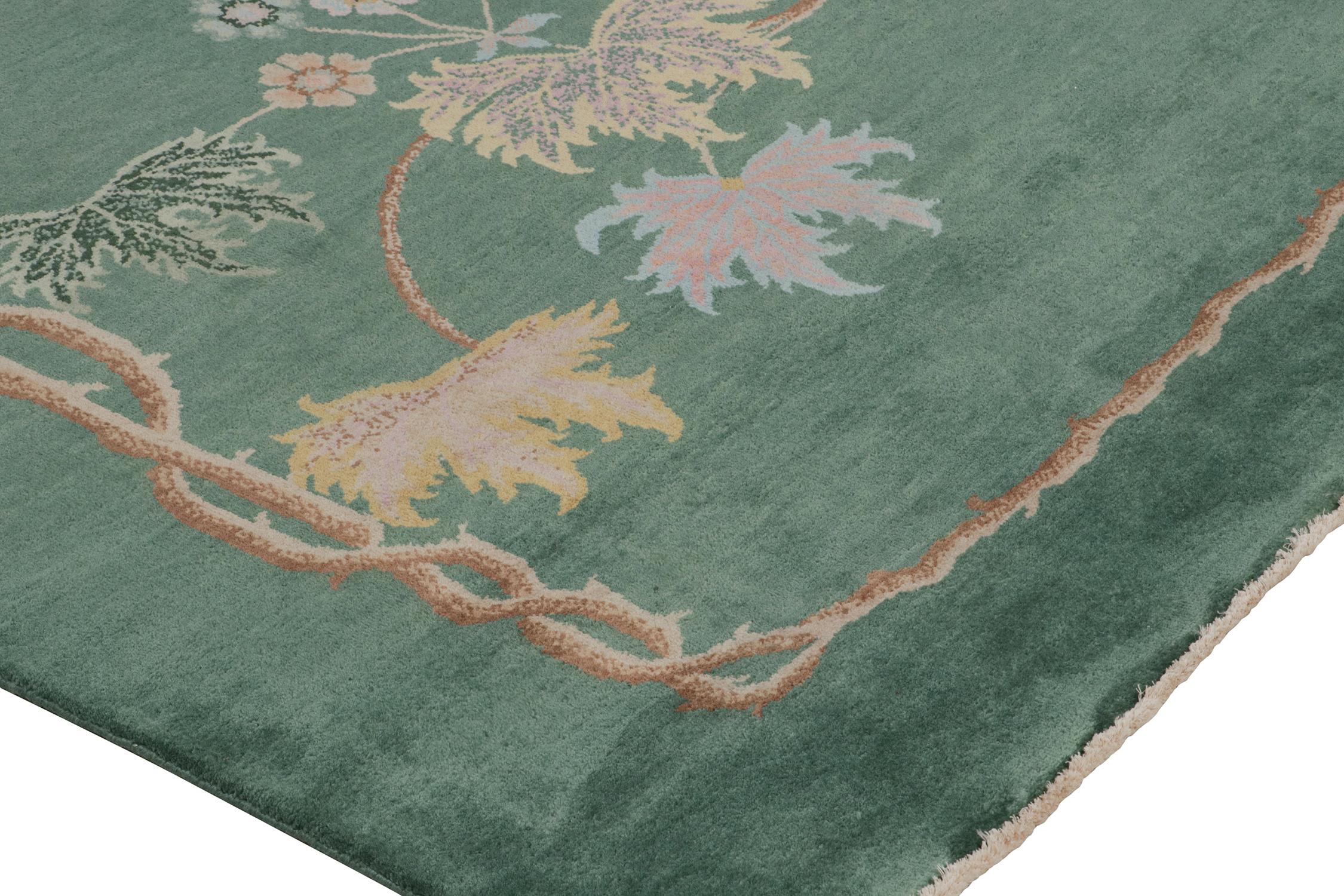 Chinesischer Art-Déco-Teppich aus Teppich und Kelim in Grün mit braunen und blauen Blumenmustern (Handgeknüpft) im Angebot