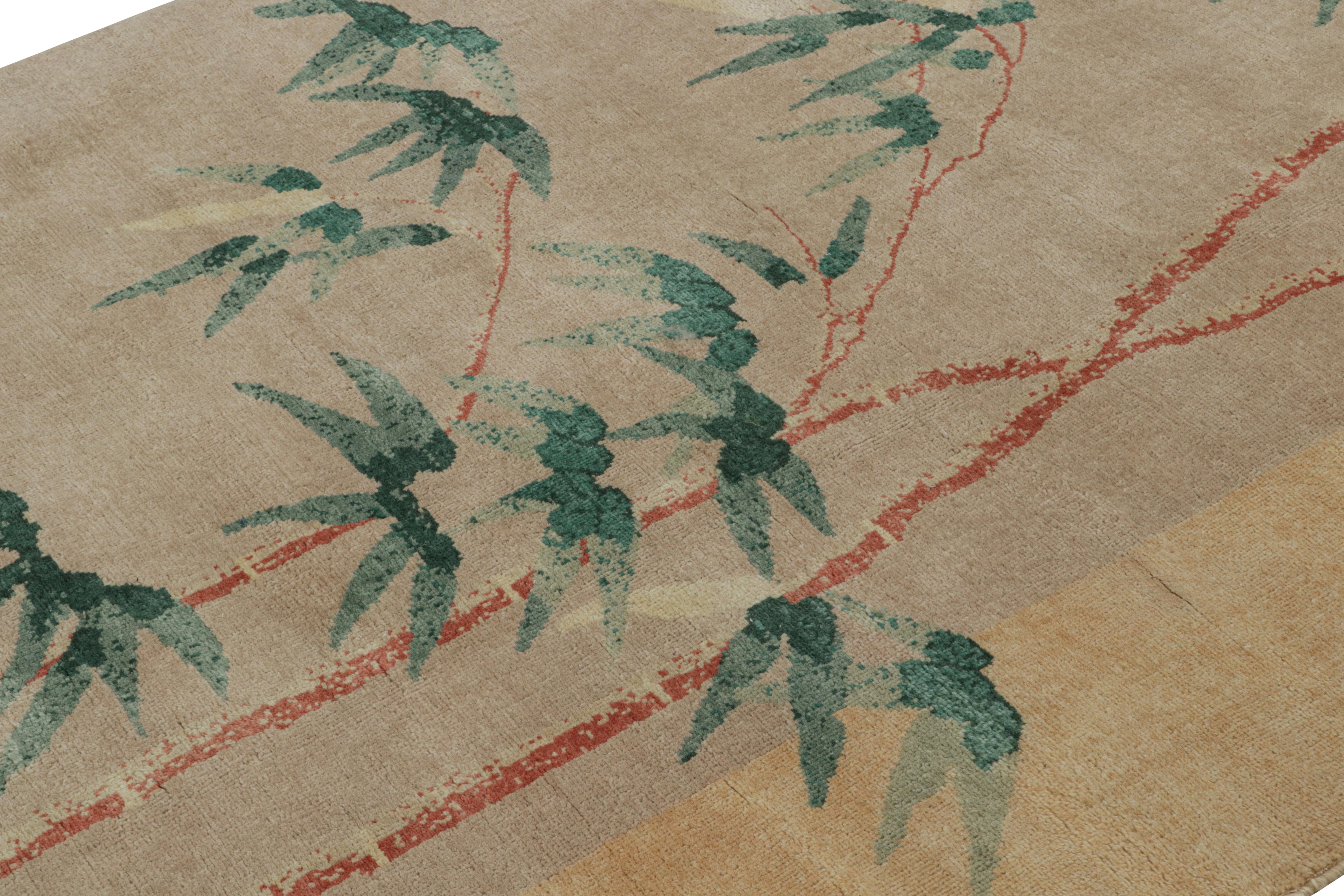 Rug & Kilim's Chinesischer Fragmentteppich im Art Deco Stil in Beige mit floralen Mustern (Indisch) im Angebot