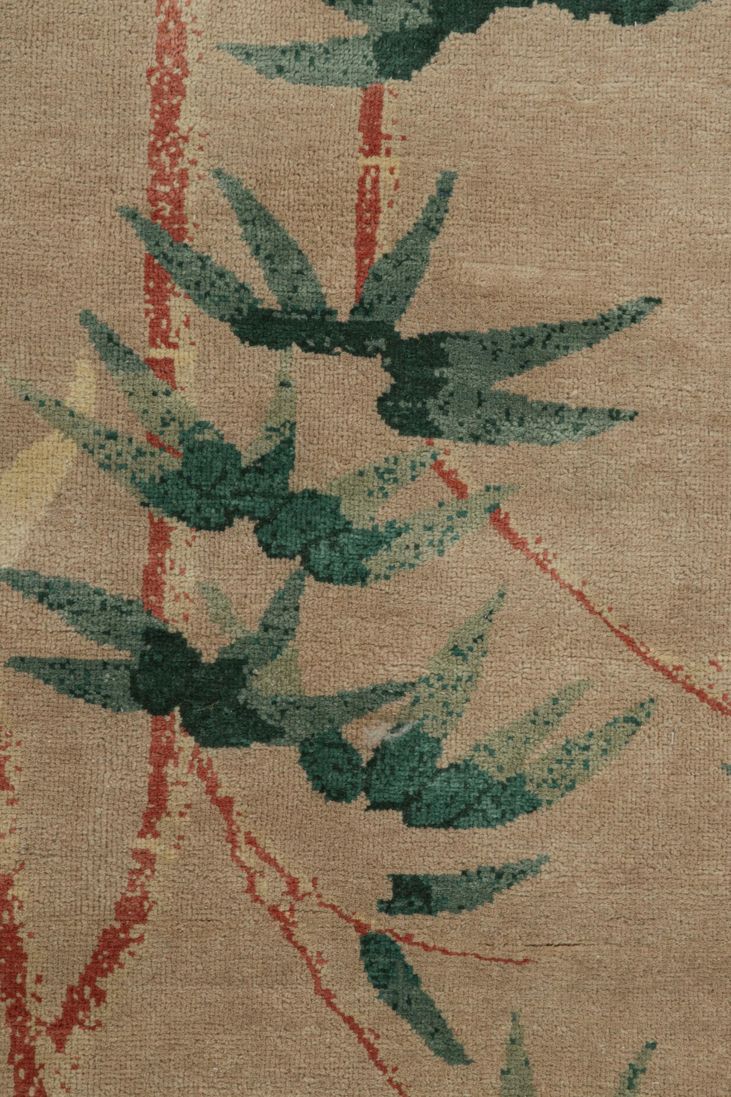 Rug & Kilim's Chinesischer Fragmentteppich im Art Deco Stil in Beige mit floralen Mustern im Zustand „Neu“ im Angebot in Long Island City, NY