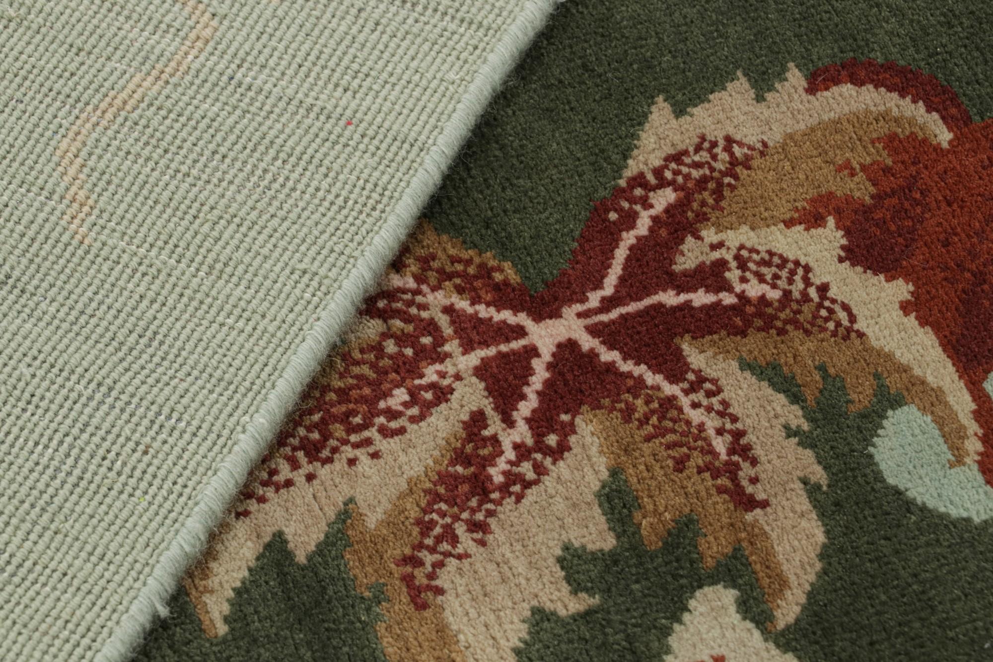 Übergroßer chinesischer Teppich im Art-Déco-Stil von Rug & Kilim in Grün mit Blumenmustern (21. Jahrhundert und zeitgenössisch) im Angebot