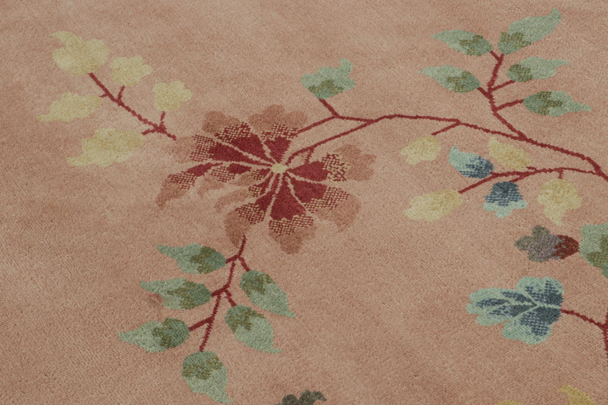Rug & Kilim's Chinesischer Art Deco Stil Übergroßer Teppich in Rosa mit Blumenmustern (Indisch) im Angebot